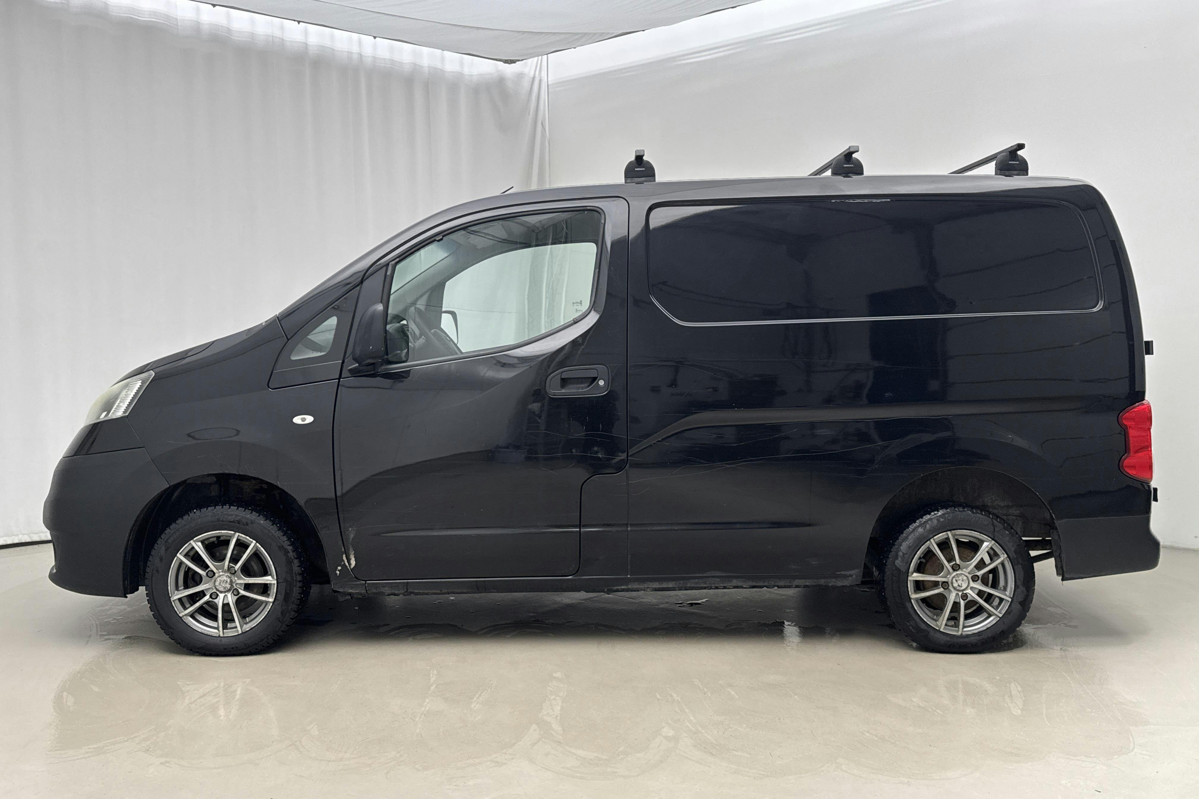 Presentation photo 2 of 16: Nissan NV200 1.5 dCi Skåp (90hk) - 306 150 km - Manual - black - 2015