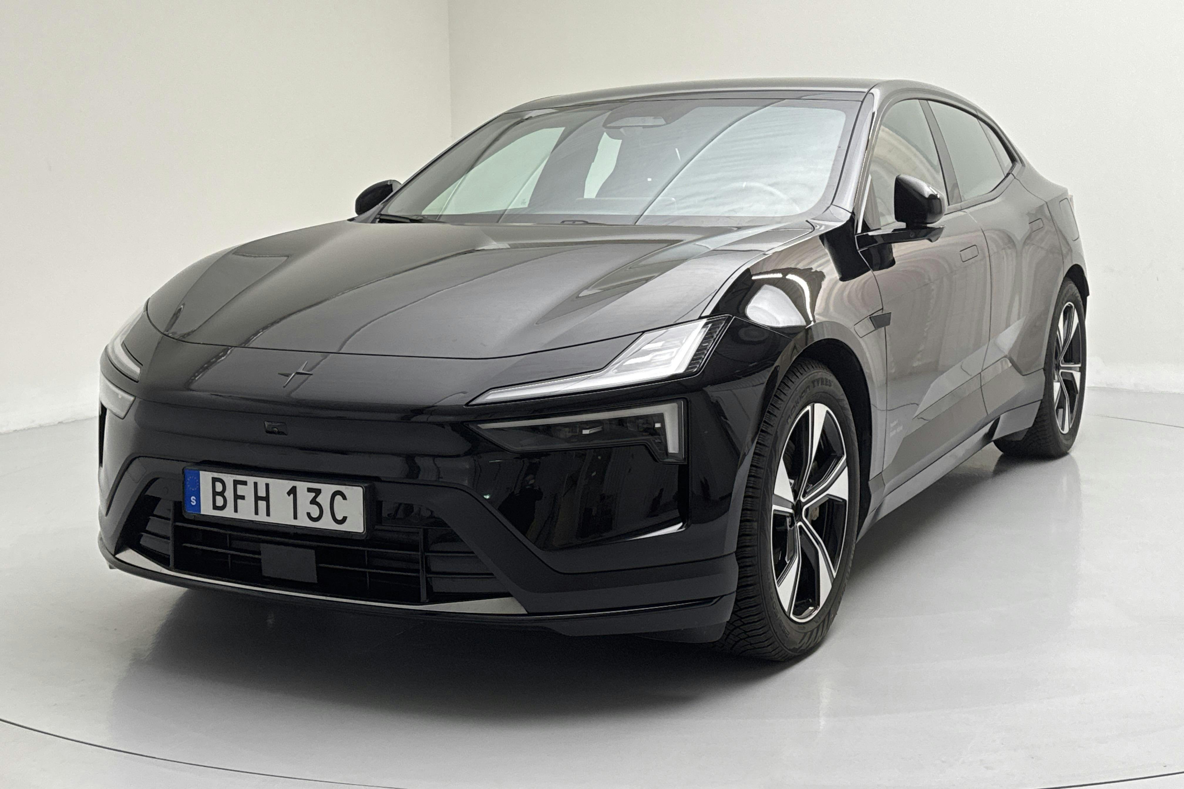 Polestar 4 Long range Dual motor (544hk) - 23 420 km - Automaatne - must - 2025