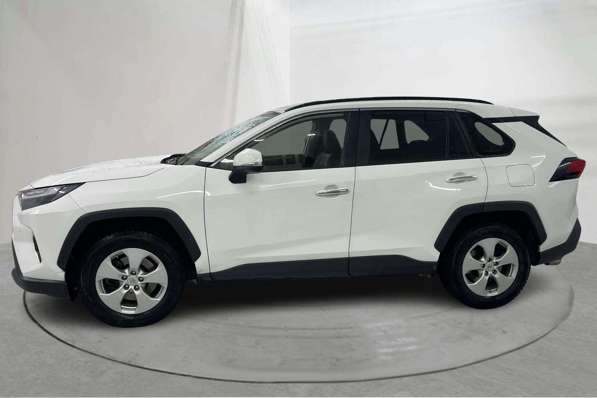 Presentationsfoto 2 av 15: Toyota RAV4 2.5 HSD AWD (222hk) - 24 407 mil - Automat - vit - 2022