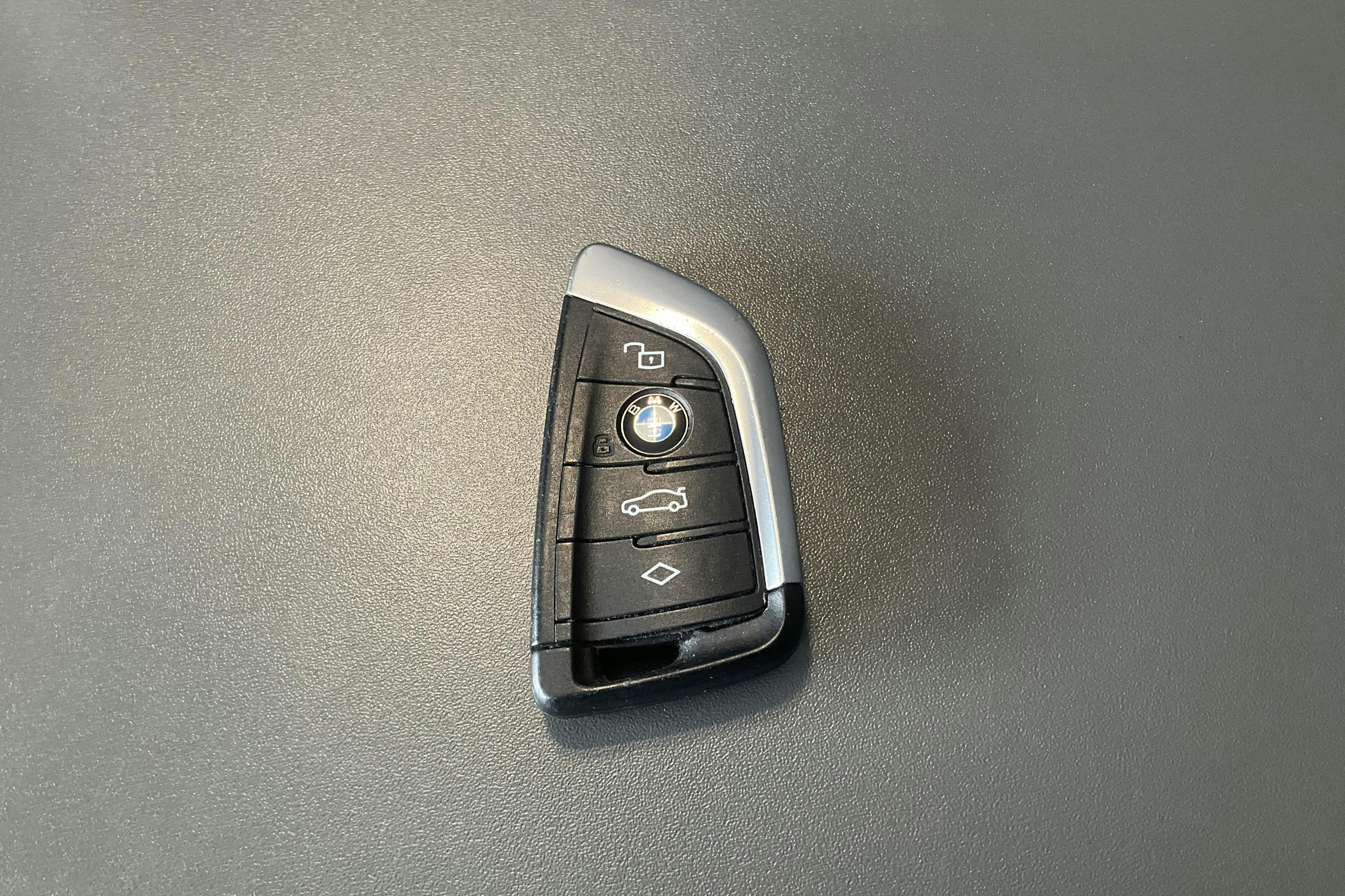 Presentationsfoto 16 av 16: BMW 330e Touring LCI, G21 (292hk) - 10 990 mil - Automat - grå - 2023