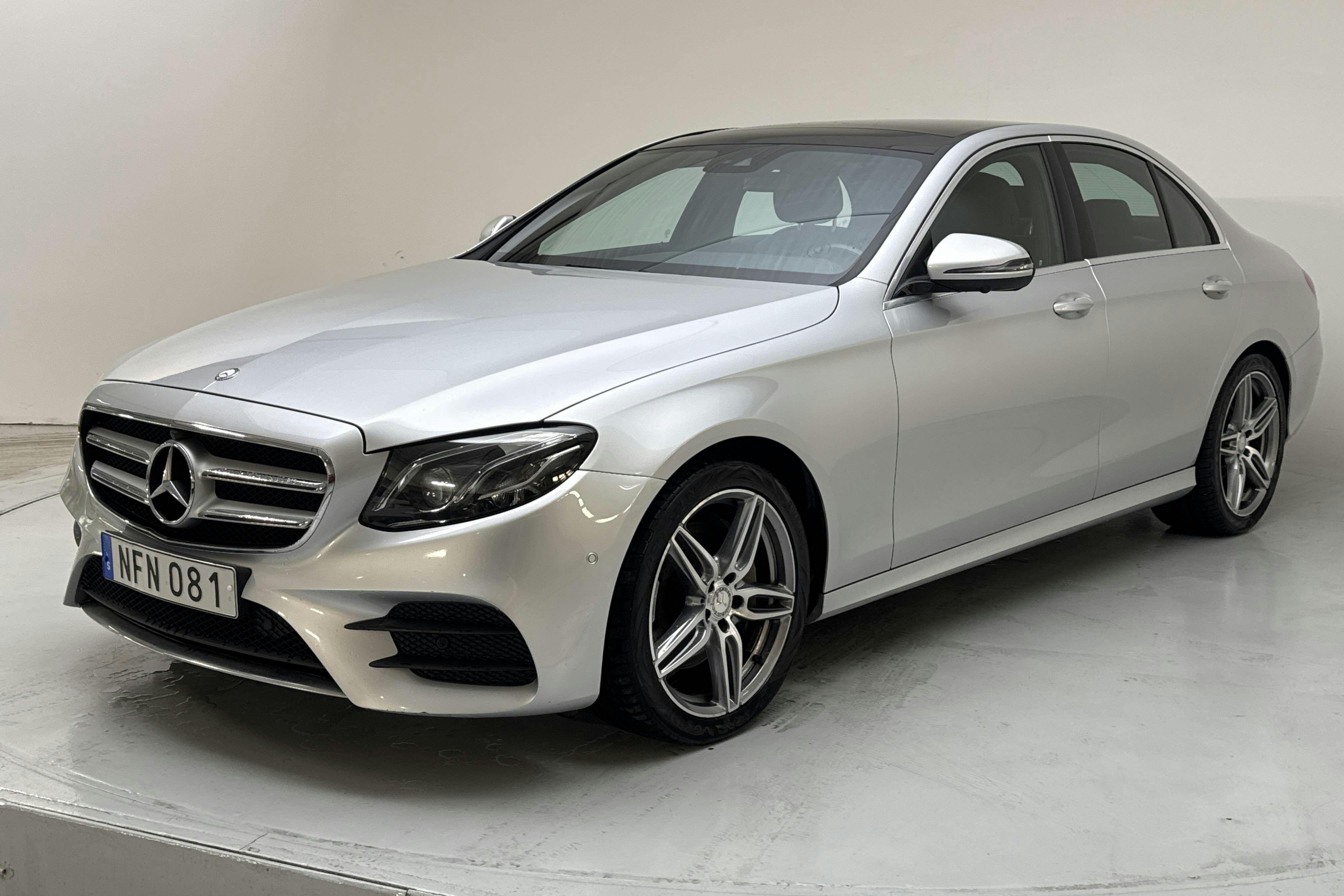 Mercedes E 220 d Sedan W213 (194hk) - 130 620 km - Automatyczna - srebro - 2017