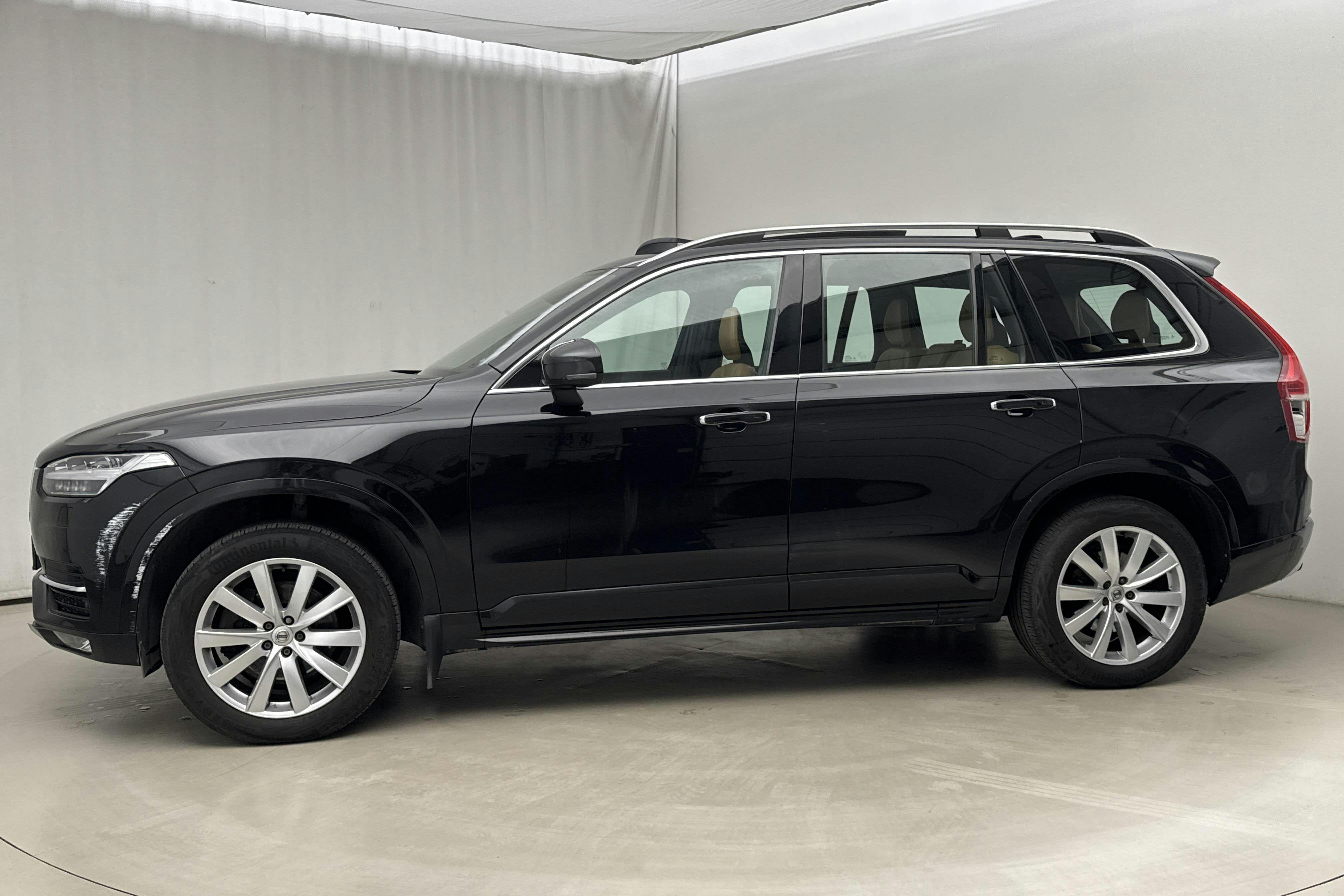 Presentationsfoto 2 av 25: Volvo XC90 T5 AWD (250hk) - 19 552 mil - Automat - svart - 2019