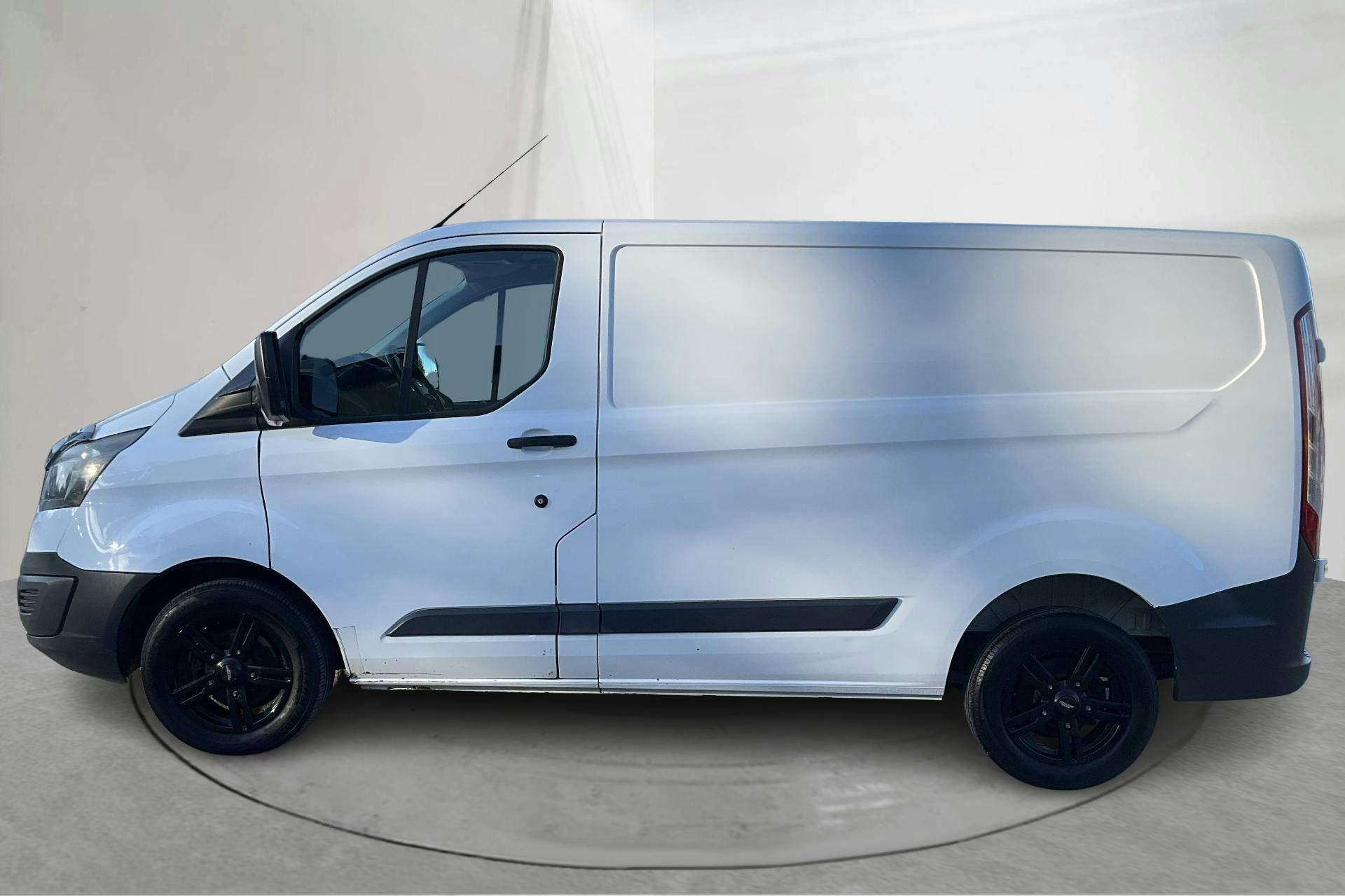Presentation photo 2 of 11: Ford Transit Custom 270 (100hk) - 184 700 km - Manual - white - 2013