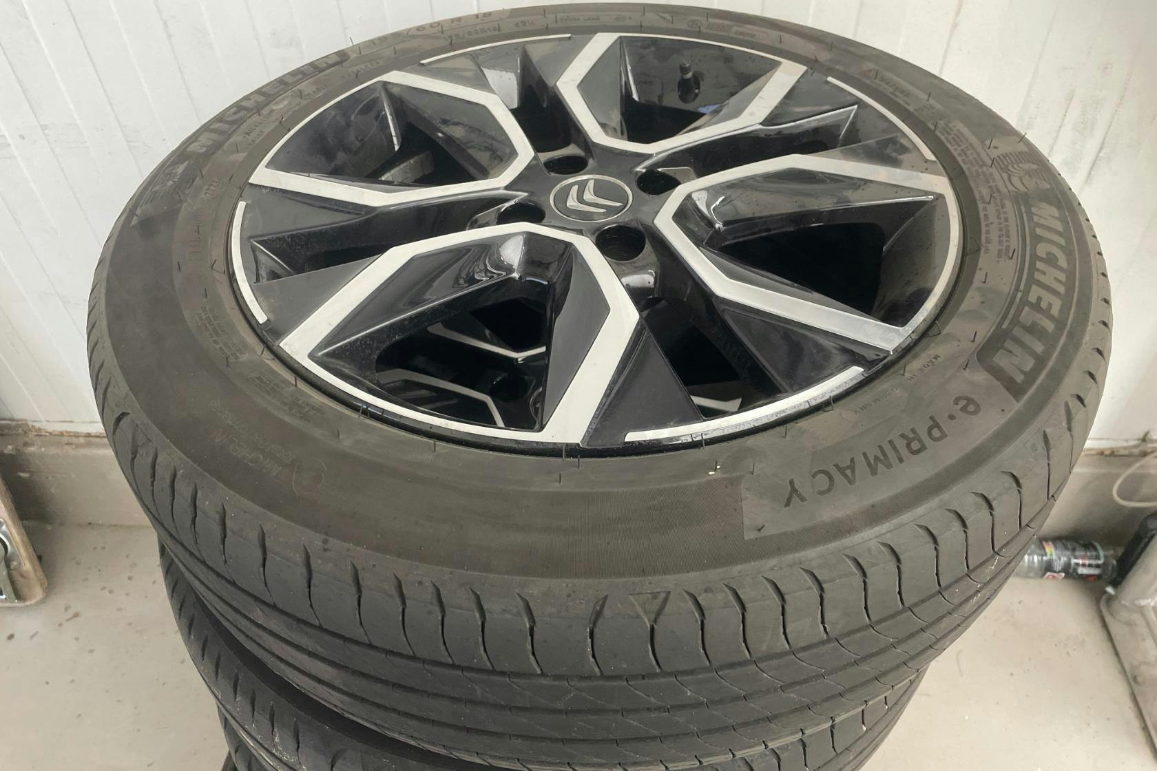 Presentationsfoto 17 av 17: Citroën e-C4 50kWh (136hk) - 8 619 mil - Automat - vit - 2022