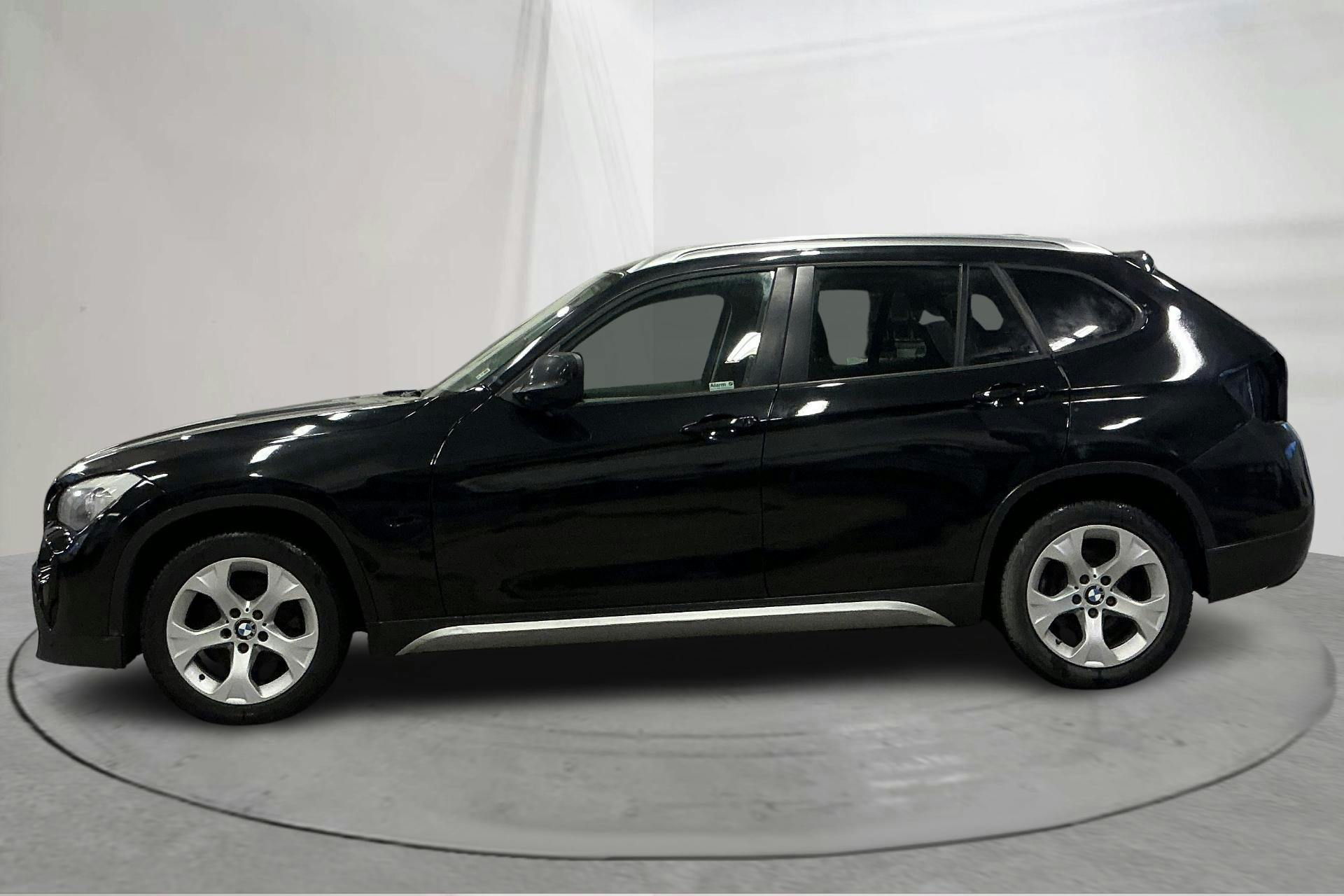 Præsentationsfoto 2 af 16: BMW X1 xDrive20d, E84 (177hk) - 307 100 kilometer - Salgsautomat - Sort - 2012