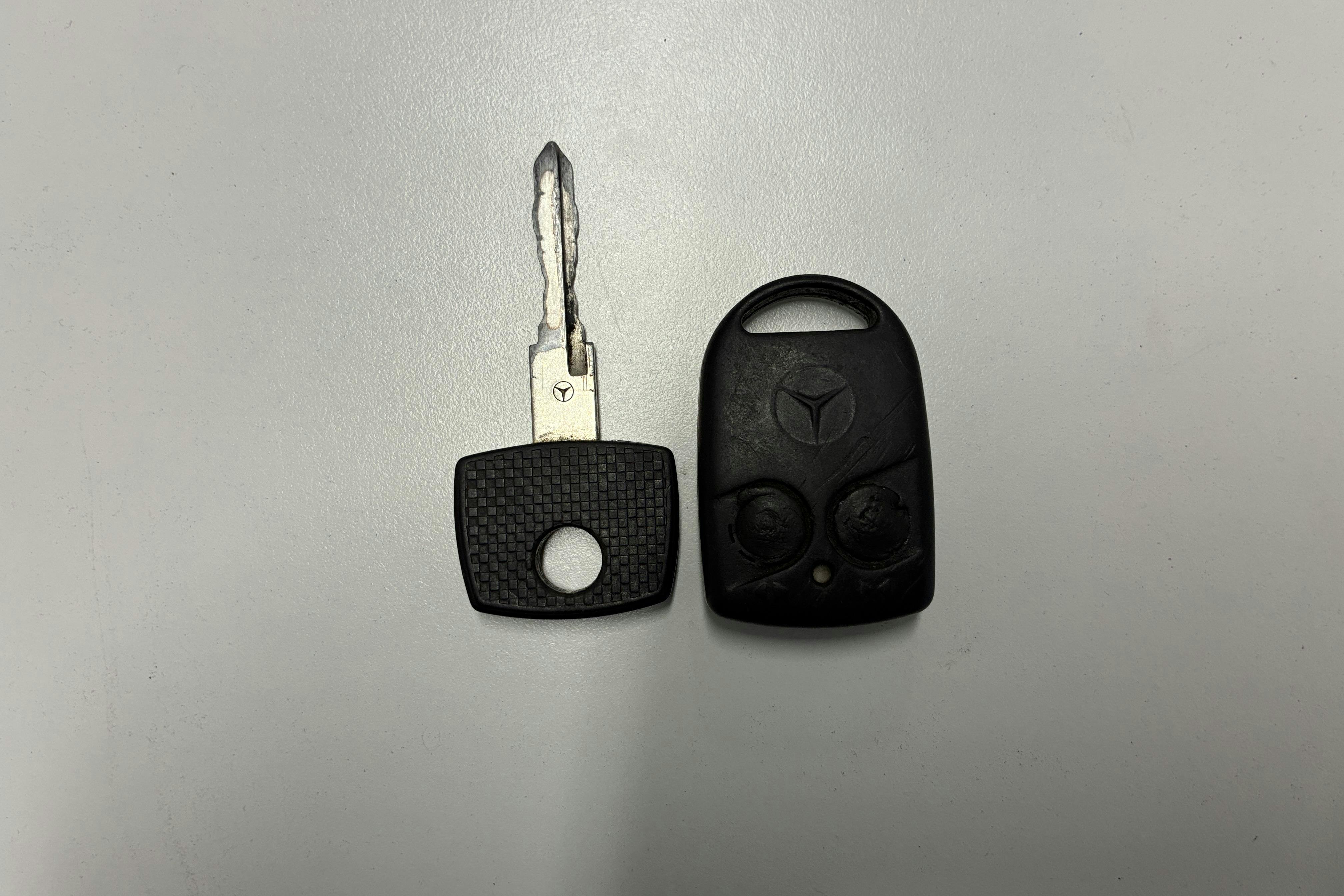 Presentationsfoto 123 av 123: Mercedes Atego 1224 L4X2 - 484 315 km - Manuell - vit - 2008