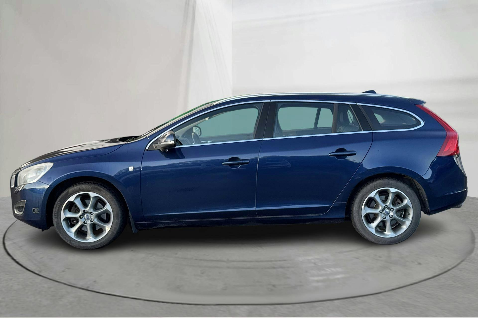 Presentationsfoto 2 av 14: Volvo V60 T4F (180hk) - 15 551 mil - Automat - blå - 2012