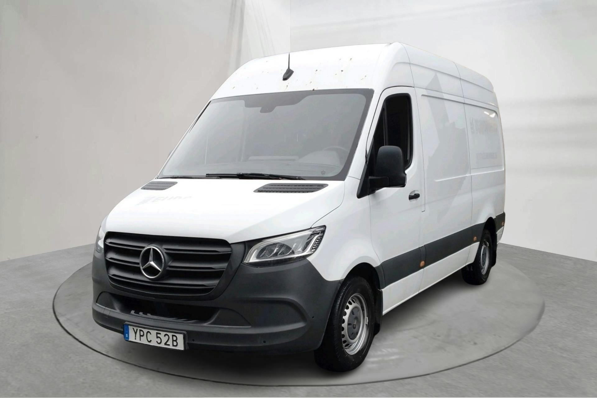 Presentationsfoto 1 av 12: Mercedes Sprinter 319 CDI Skåp RWD (190hk) - 27 562 mil - Automat - vit - 2021