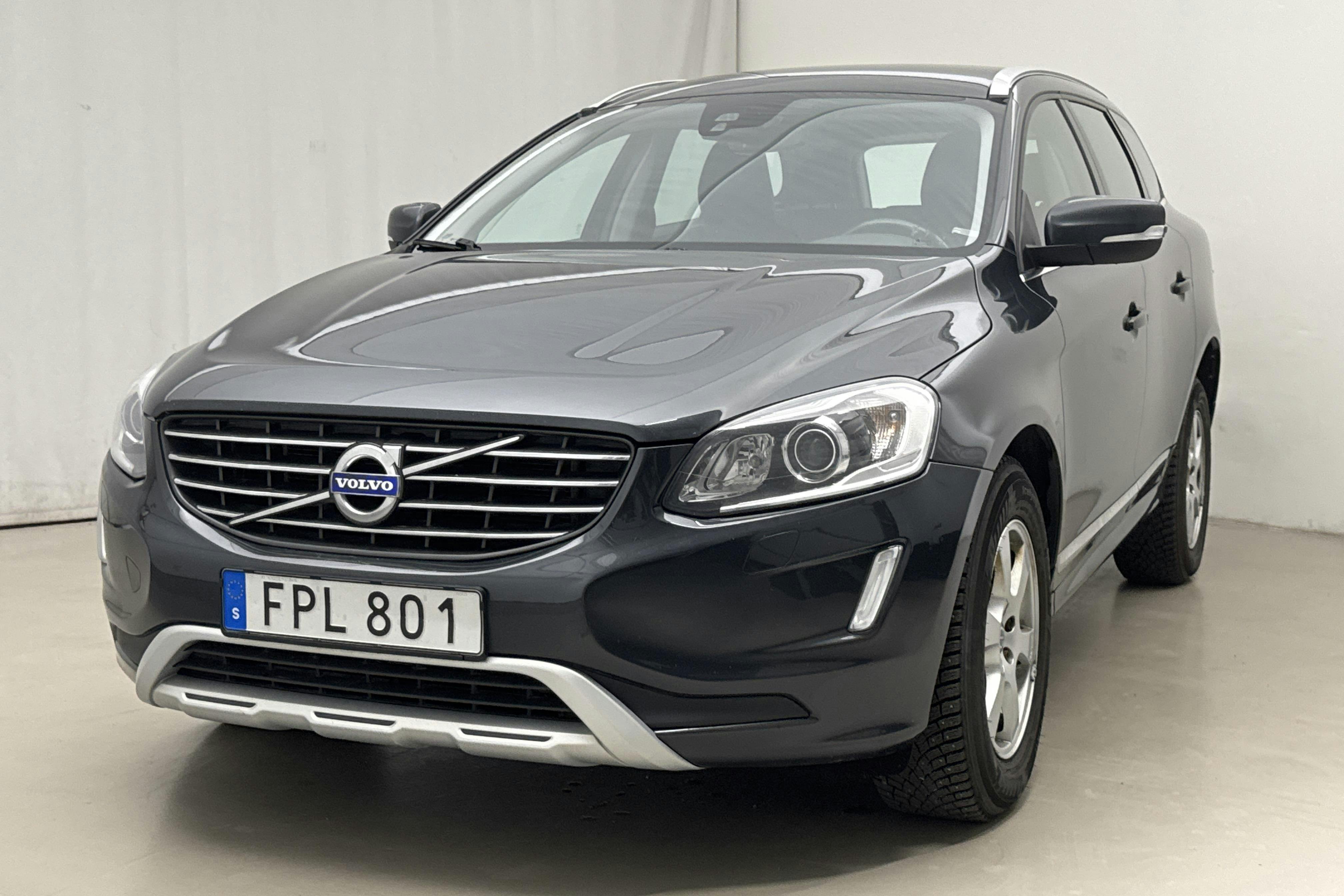 Presentation photo 1 of 17: Volvo XC60 D4 2WD (181hk) - 159 110 km - Manual - gray - 2015