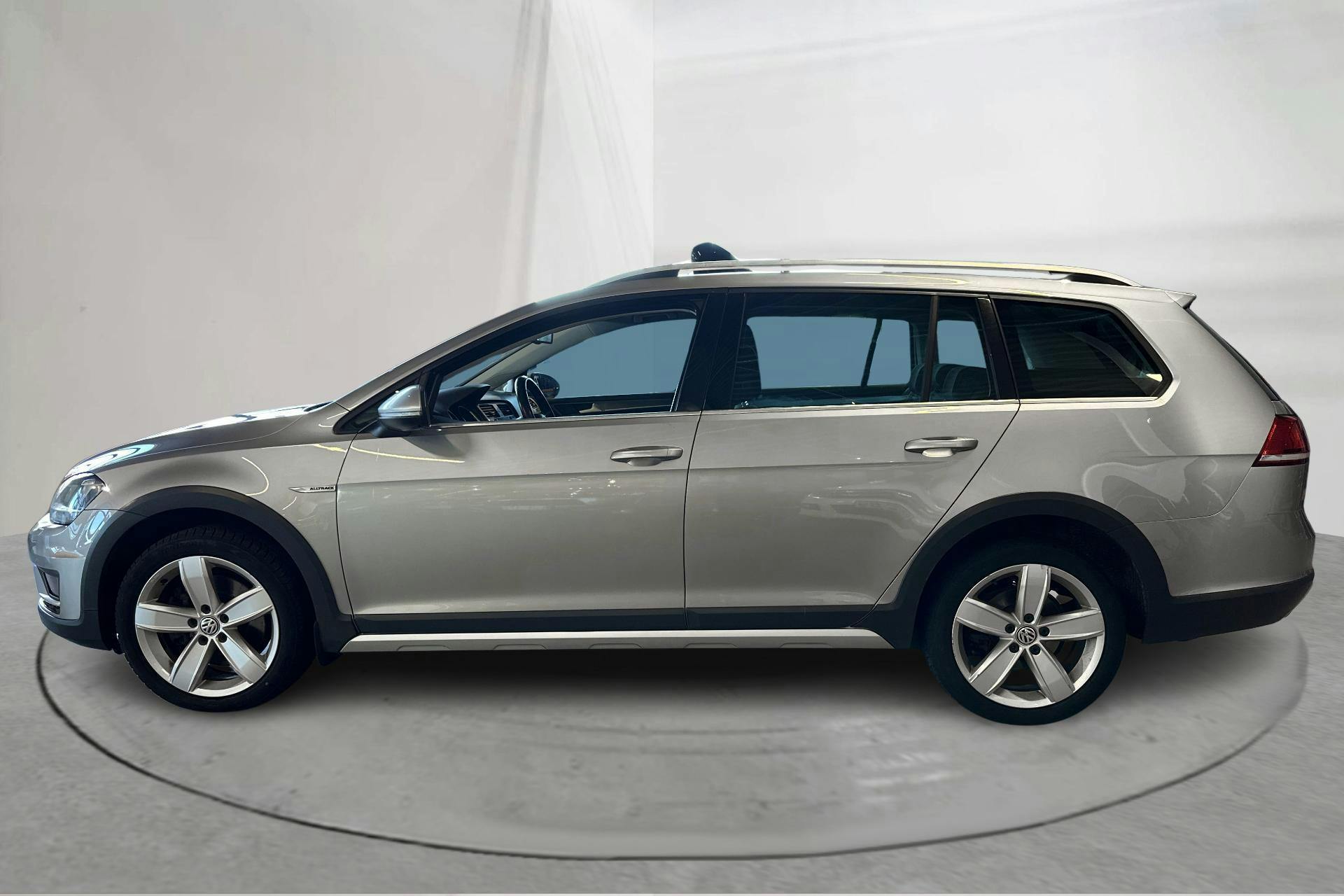 Presentation photo 2 of 14: VW Golf Alltrack 2.0 TDI 4Motion (184hk) - 301 820 km - Automatic - silver - 2016