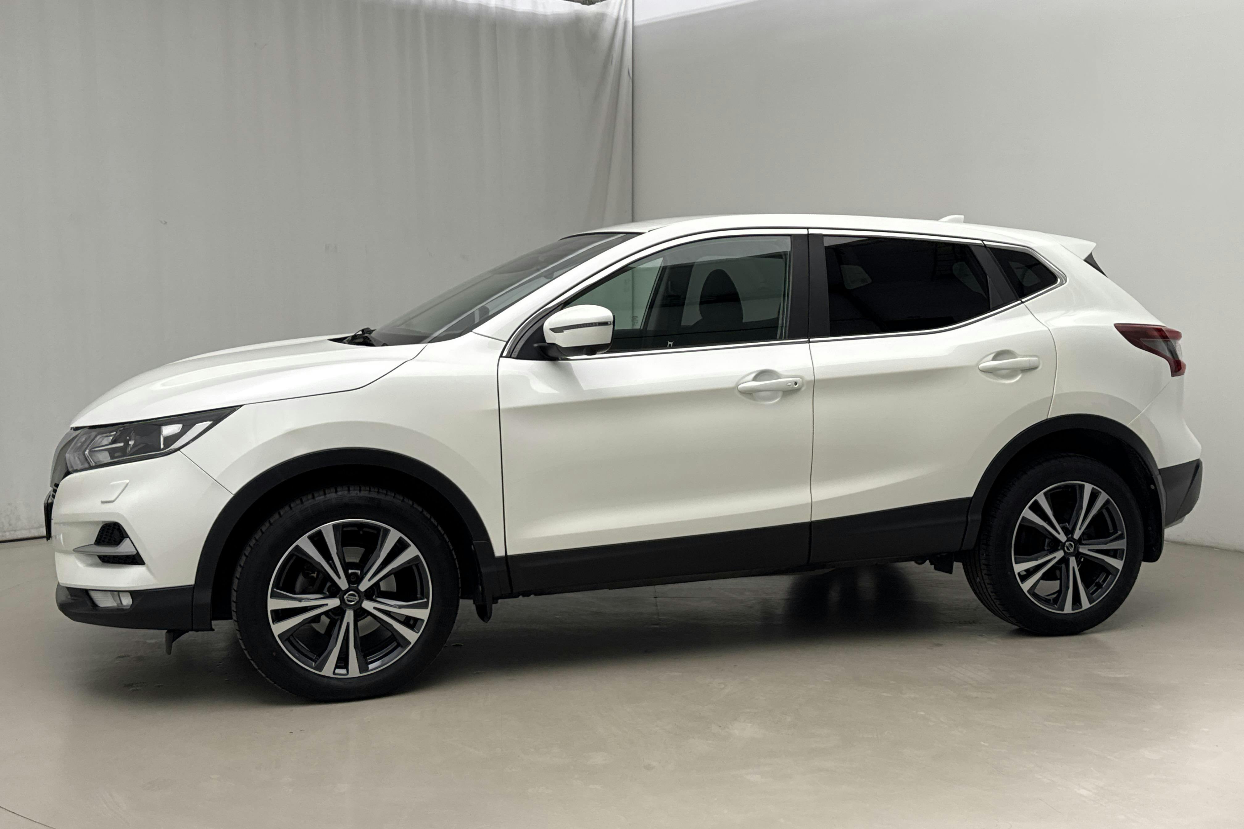 Presentationsfoto 2 av 17: Nissan Qashqai 1.3 DIG-T (160hk) - 4 590 mil - Automat - vit - 2020