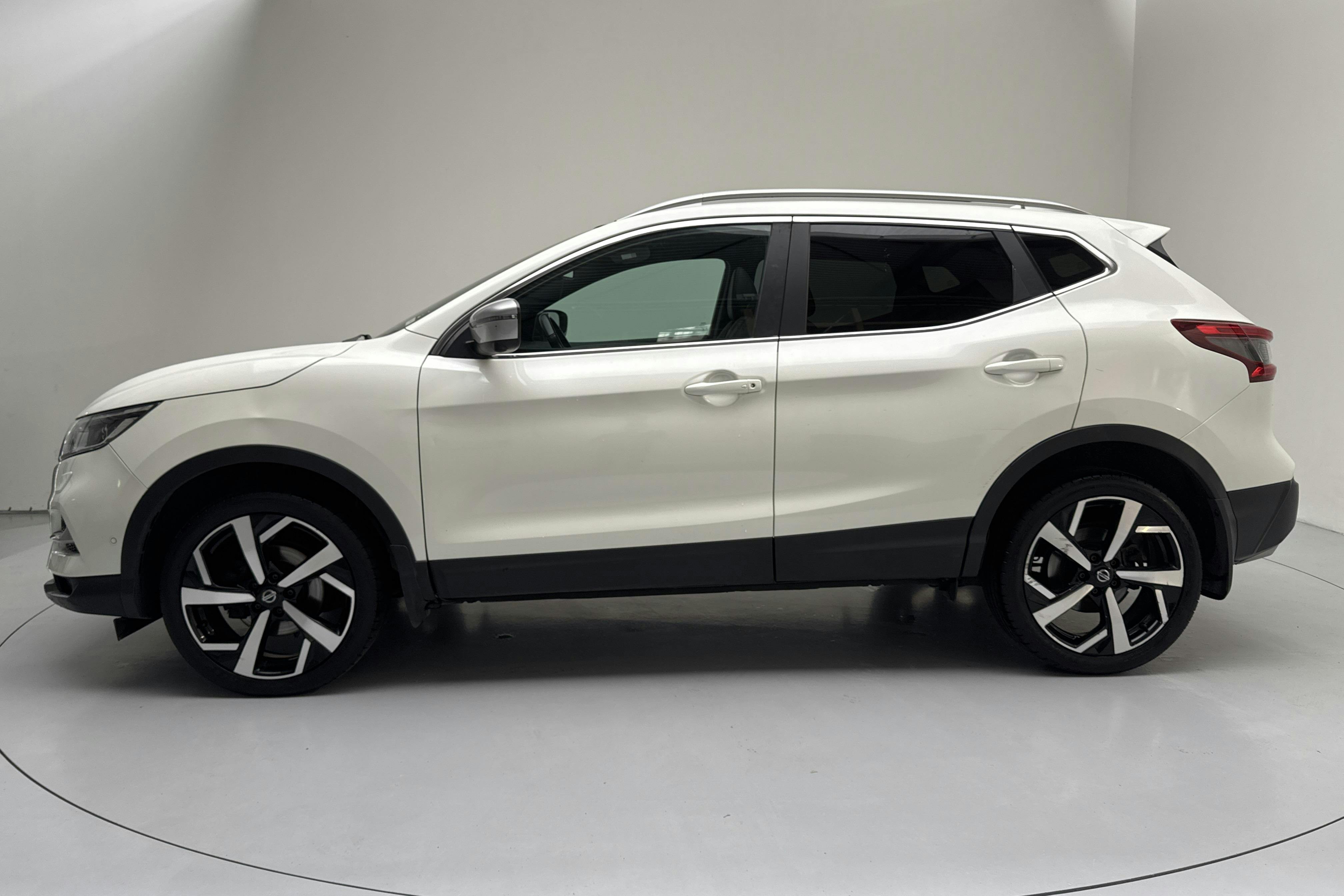 Presentation photo 2 of 14: Nissan Qashqai 1.2 DIG-T (115hk) - 120 150 km - Automatic - white - 2018