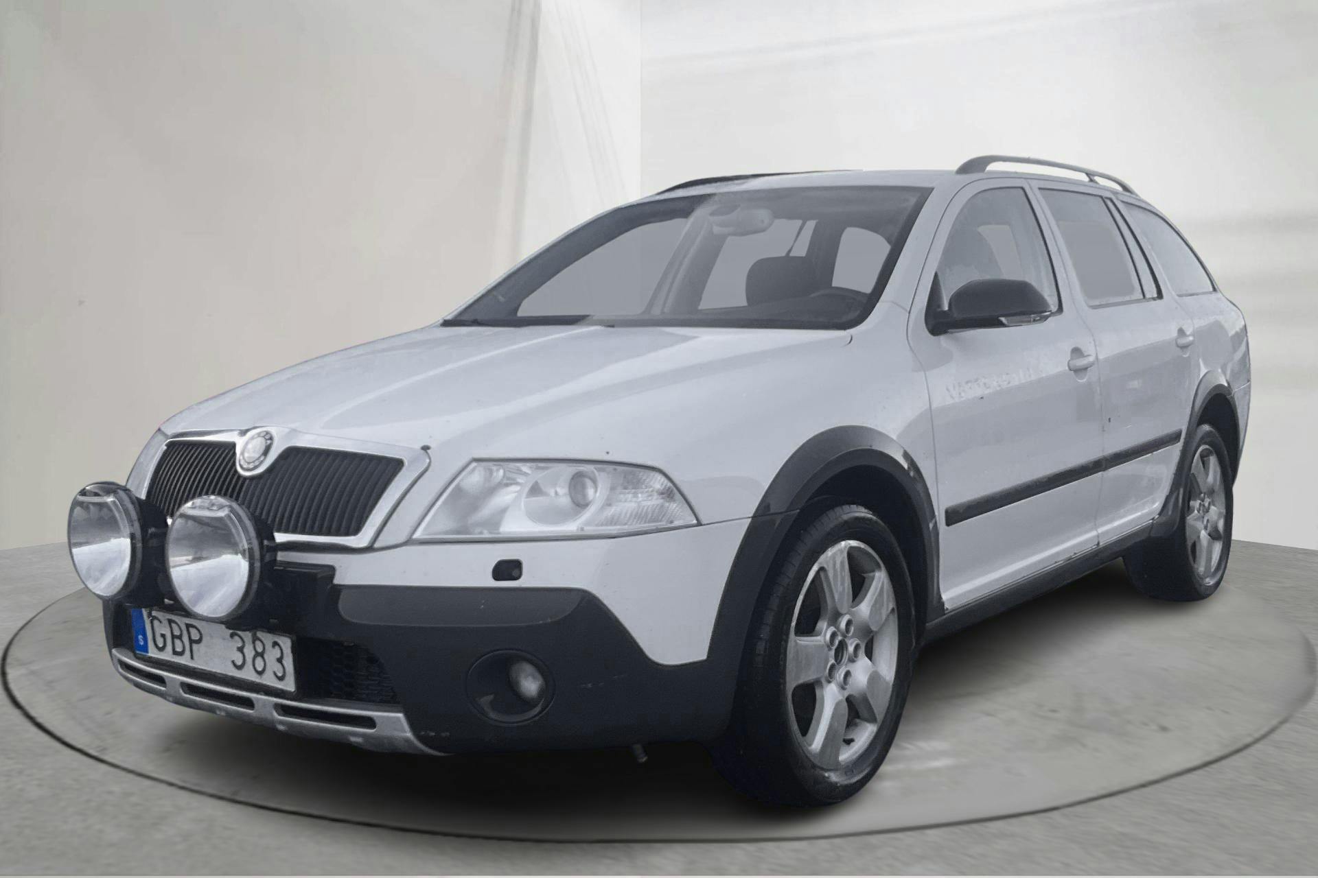 Presentationsfoto 1 av 16: Skoda Octavia Scout I 2.0 TDI (140hk) - 34 880 mil - Manuell - vit - 2008