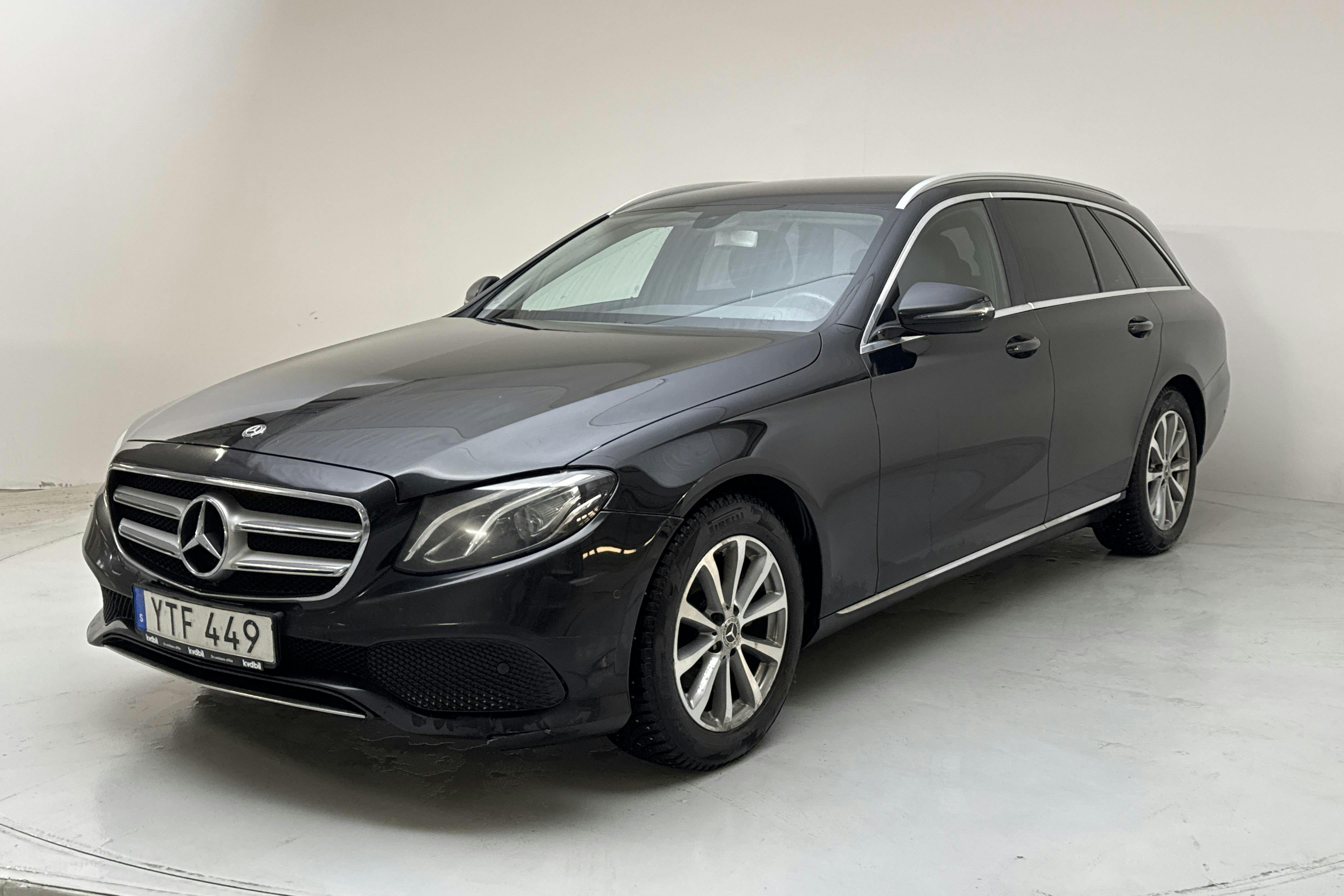 Presentationsfoto 1 av 14: Mercedes E 200 d Kombi S213 (150hk) - 23 242 mil - Automat - svart - 2018