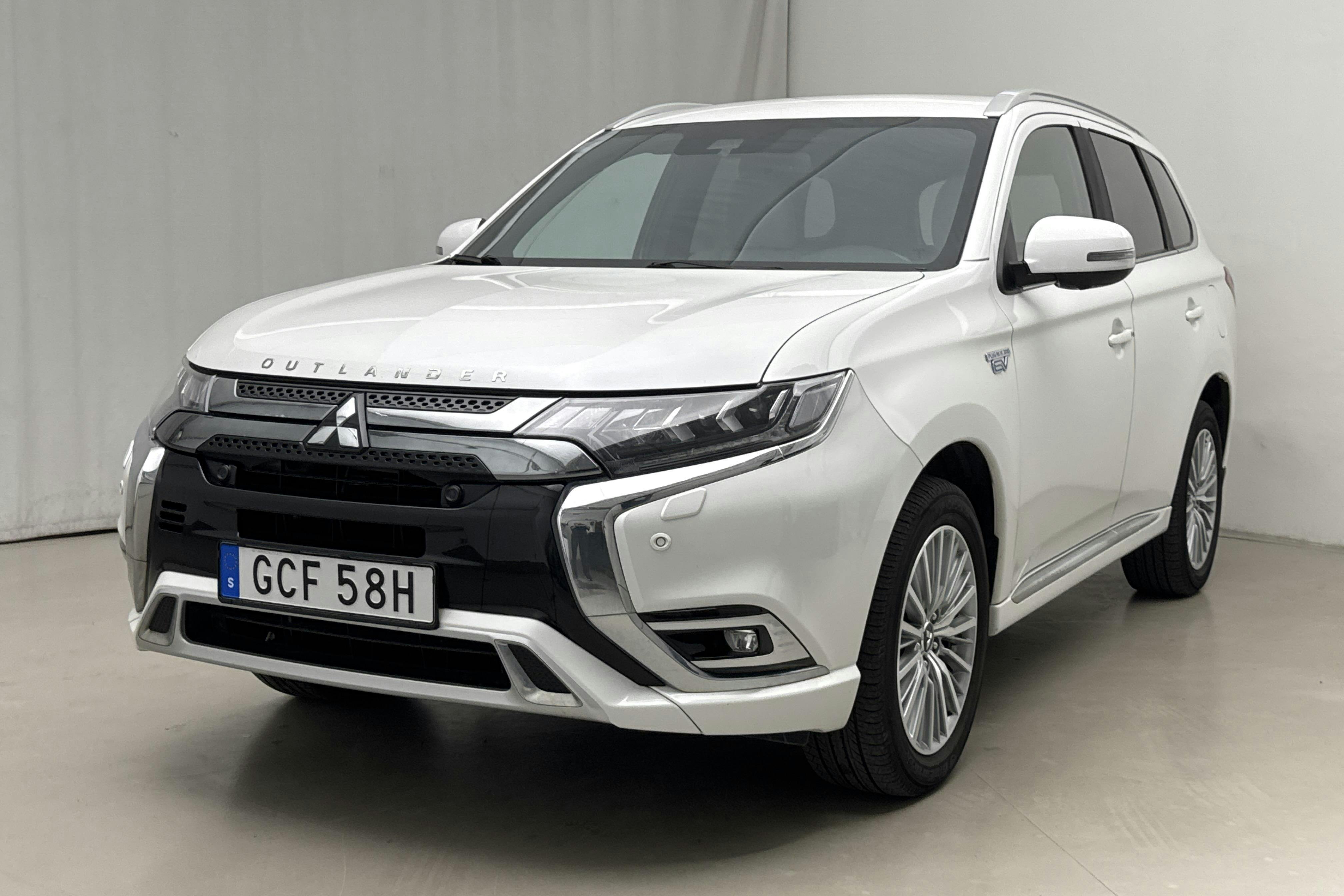 Mitsubishi Outlander 2.4 Plug-in Hybrid 4WD (136hk) - 70 550 km - Automatic - white - 2020