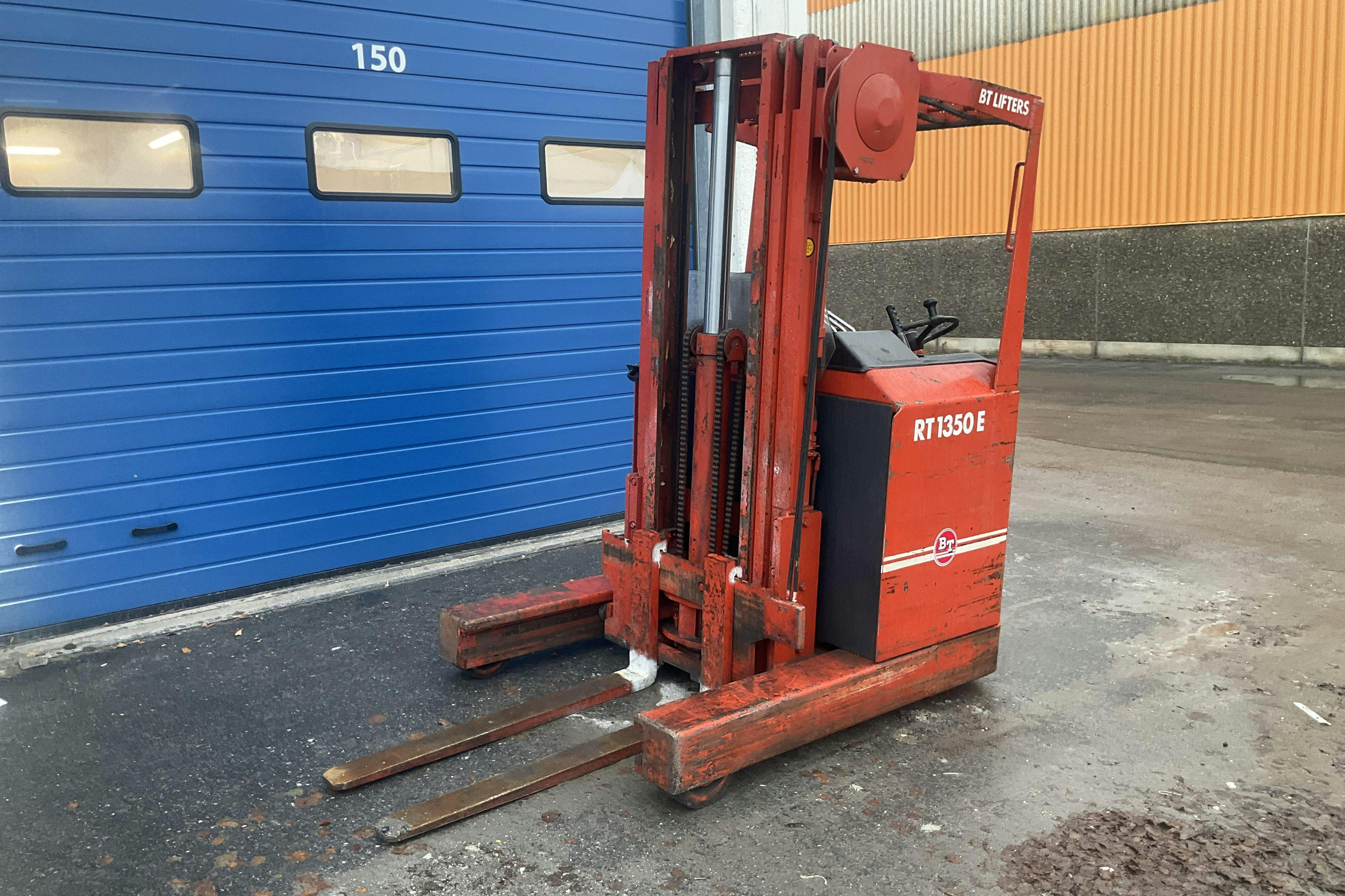 BT RT1350E Truck -83 -  - Automat - röd - 1983