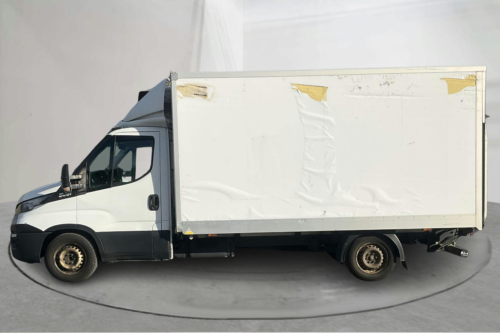Presentationsfoto 2 av 15: Iveco Daily 35 2.3 Volymskåp (156hk) - 27 467 mil - Automat - vit - 2017