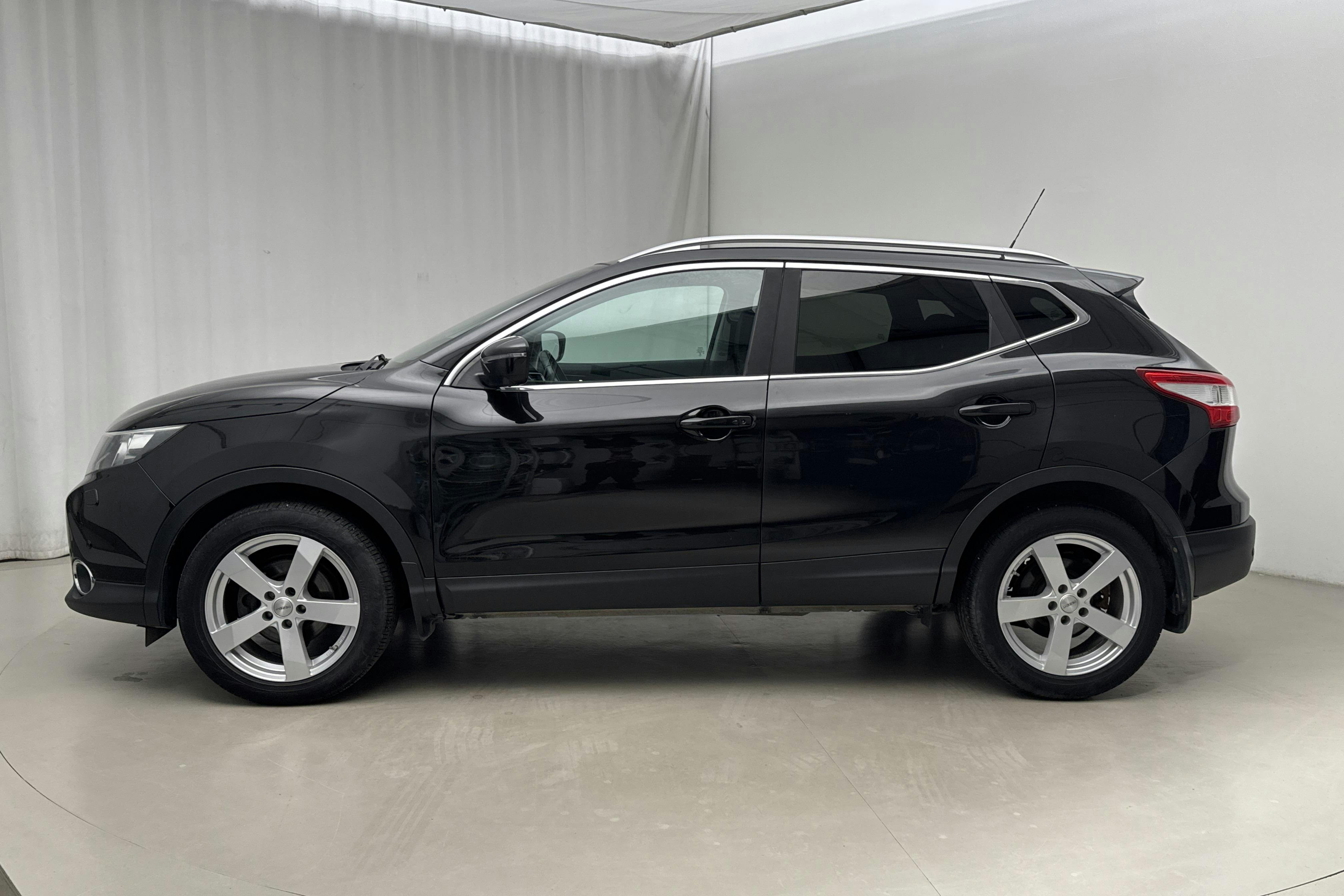 Presentation photo 2 of 18: Nissan Qashqai 1.2 (115hk) - 106 800 km - Manual - black - 2017