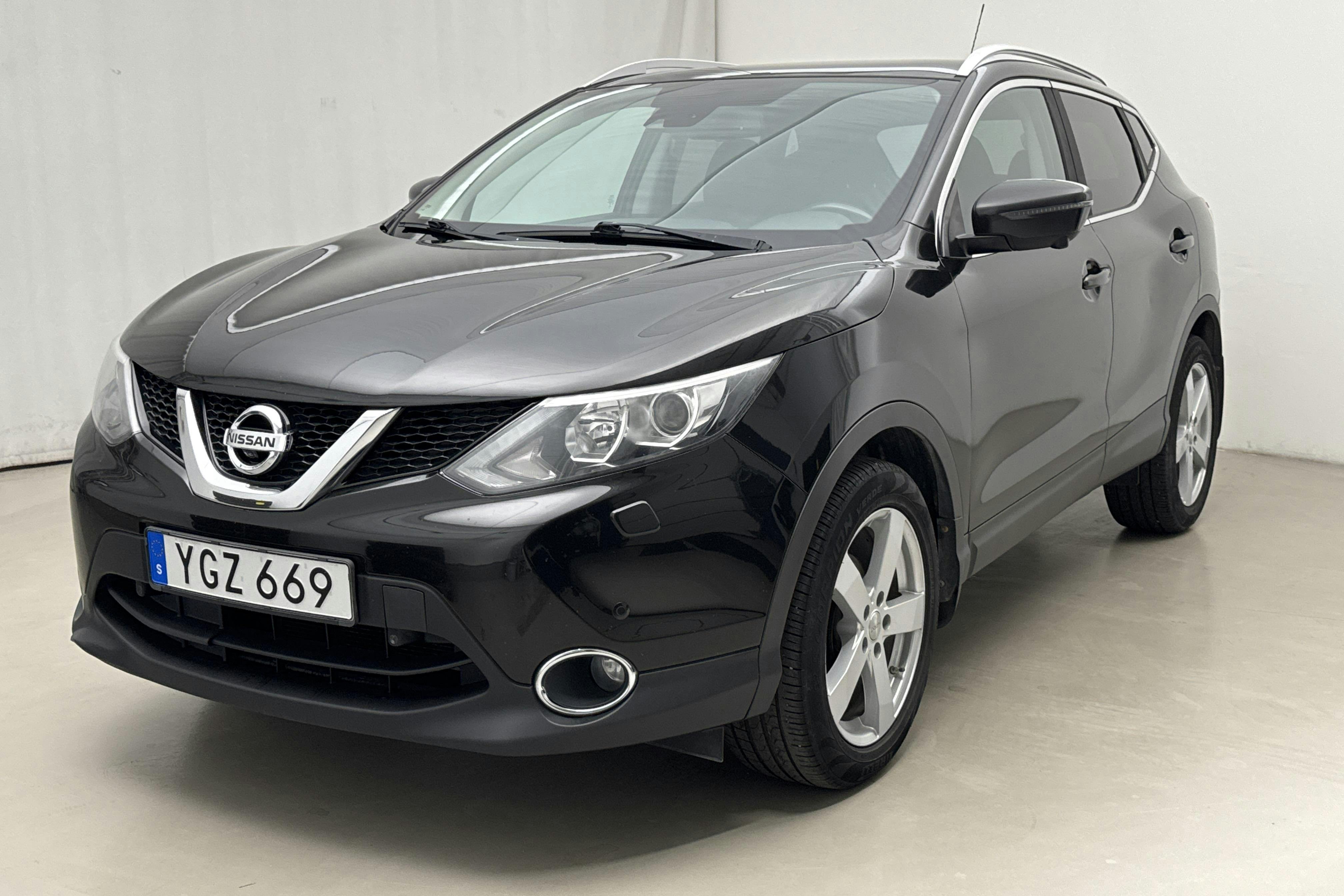 Presentation photo 1 of 18: Nissan Qashqai 1.2 (115hk) - 106 800 km - Manual - black - 2017
