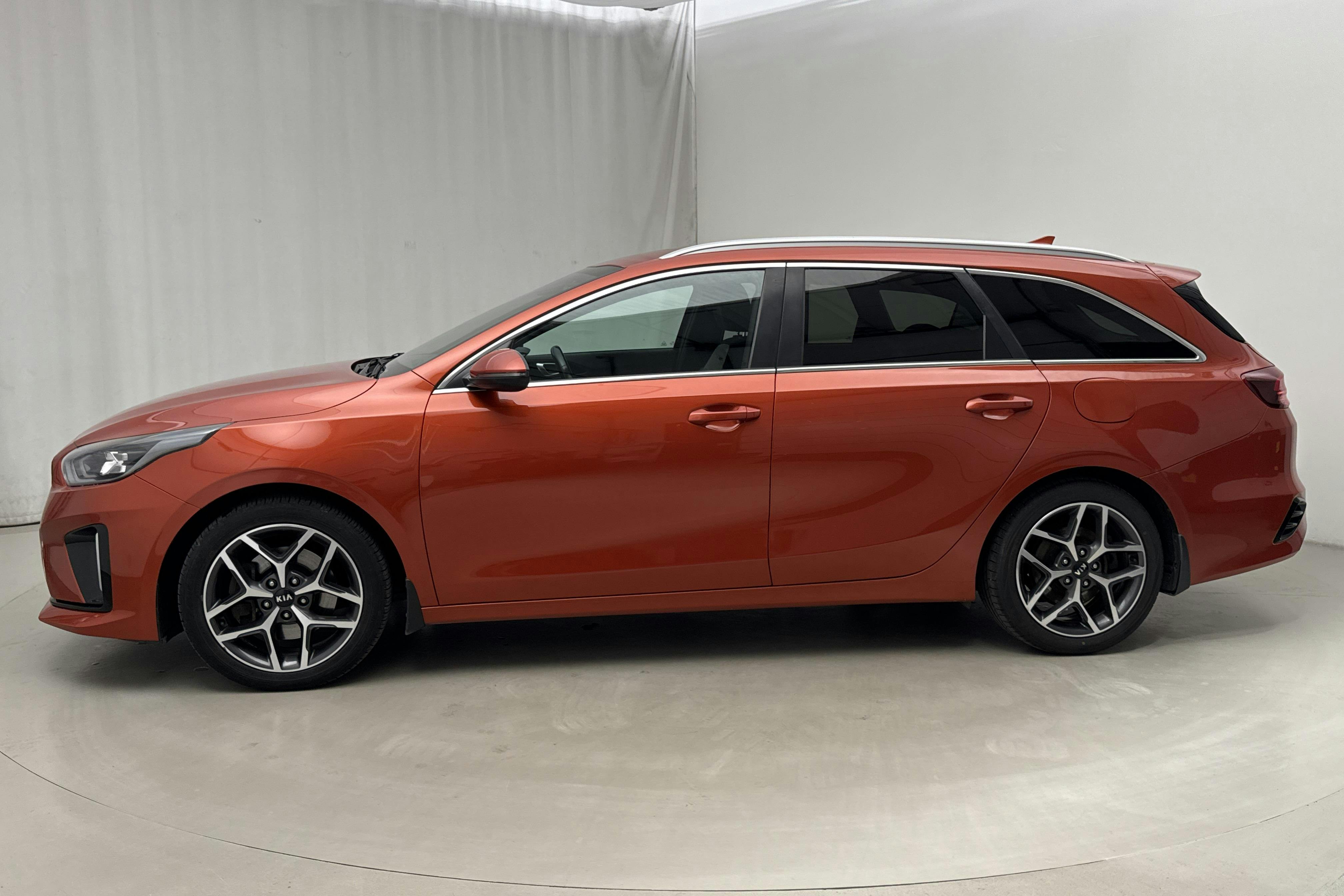 Presentation photo 2 of 14: KIA Ceed 1.4 T-GDi SW (140hk) - 124 630 km - Automatic - orange - 2020