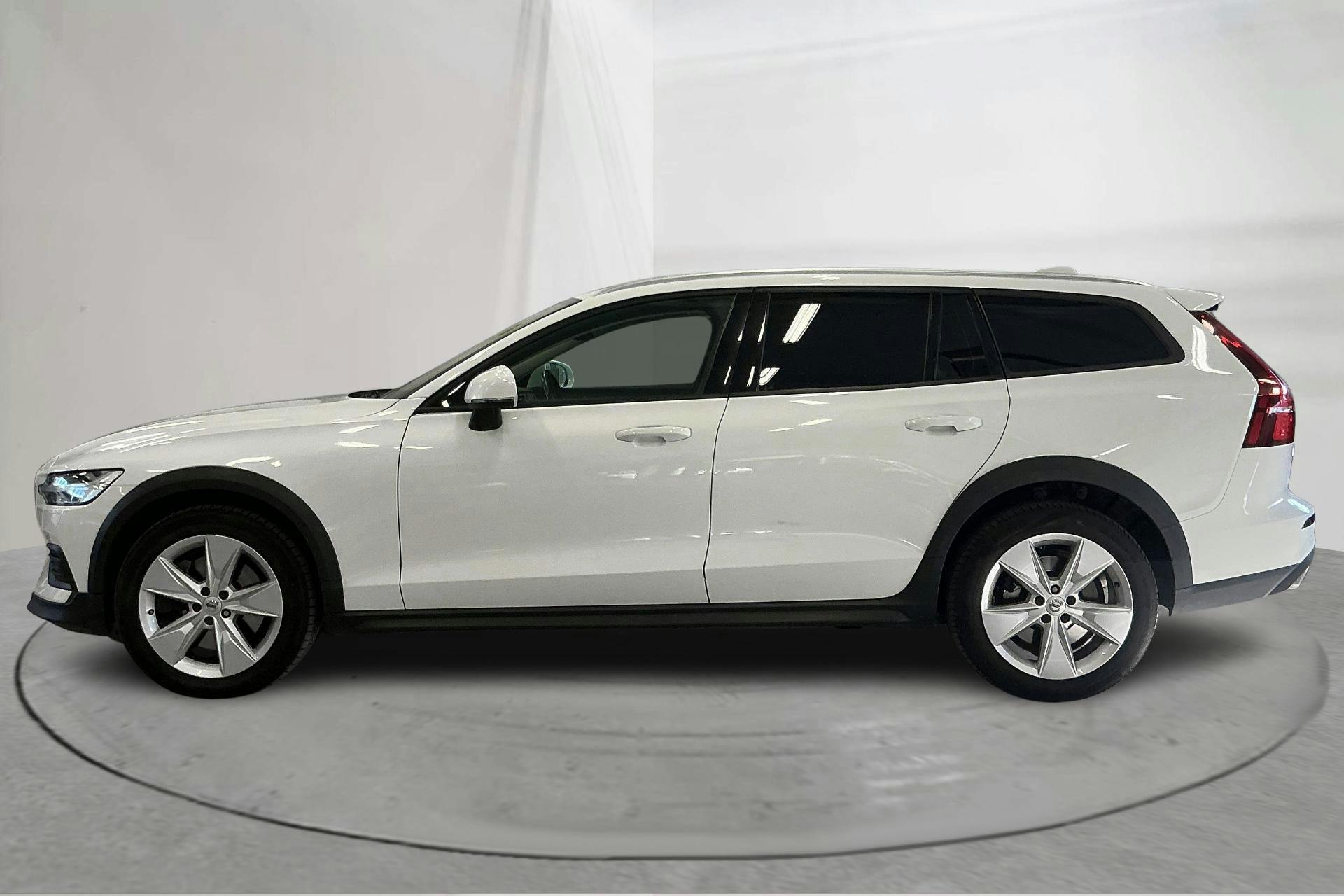 Presentation photo 2 of 15: Volvo V60 D4 Cross Country AWD (190hk) - 159 960 km - Automatic - white - 2020