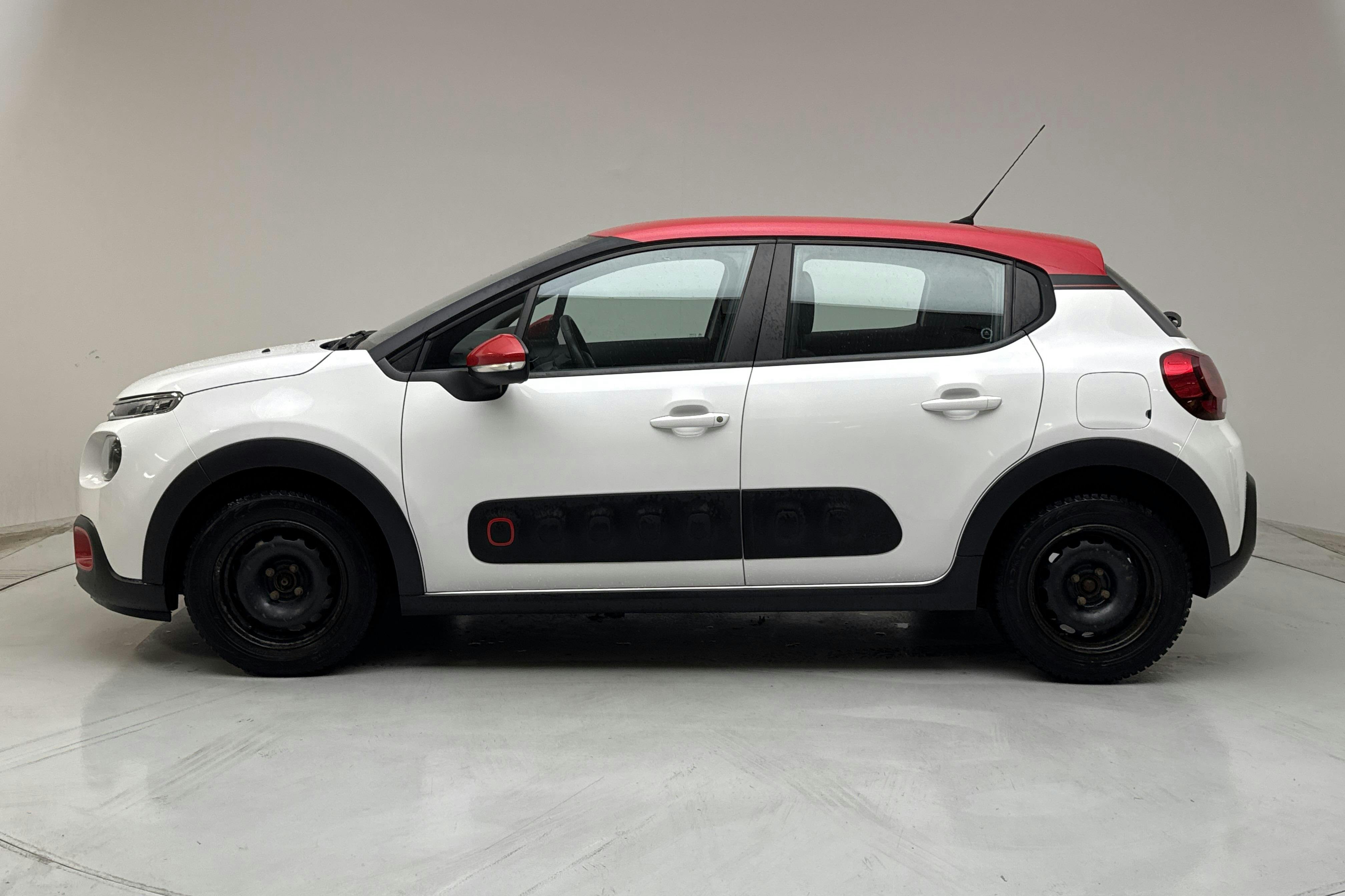 Presentationsfoto 2 av 14: Citroën C3 PureTech (110hk) - 14 953 mil - Automat - vit - 2017