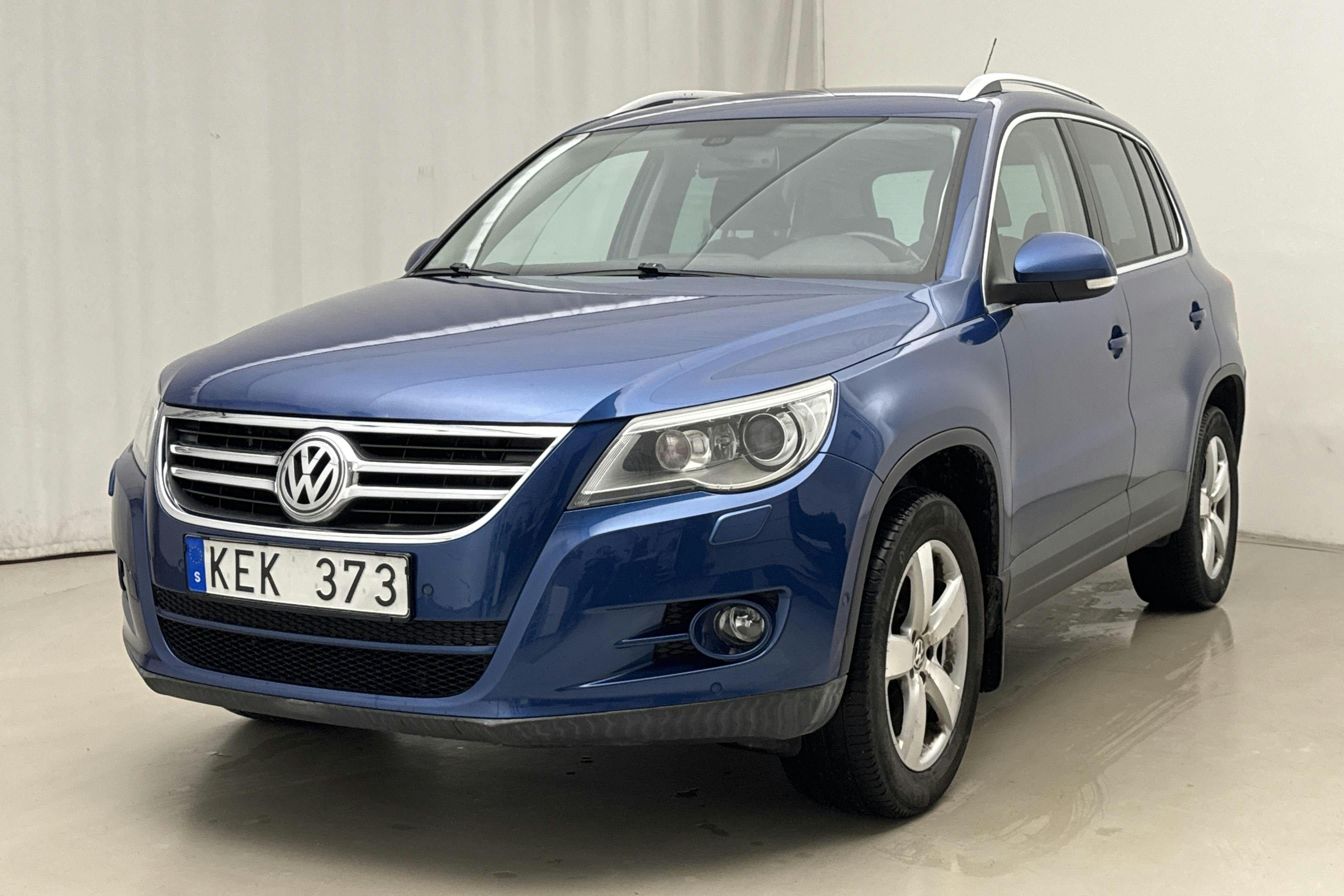 Presentationsfoto 1 av 16: VW Tiguan 2.0 TDI (140hk) - 25 929 mil - Automat - blå - 2010