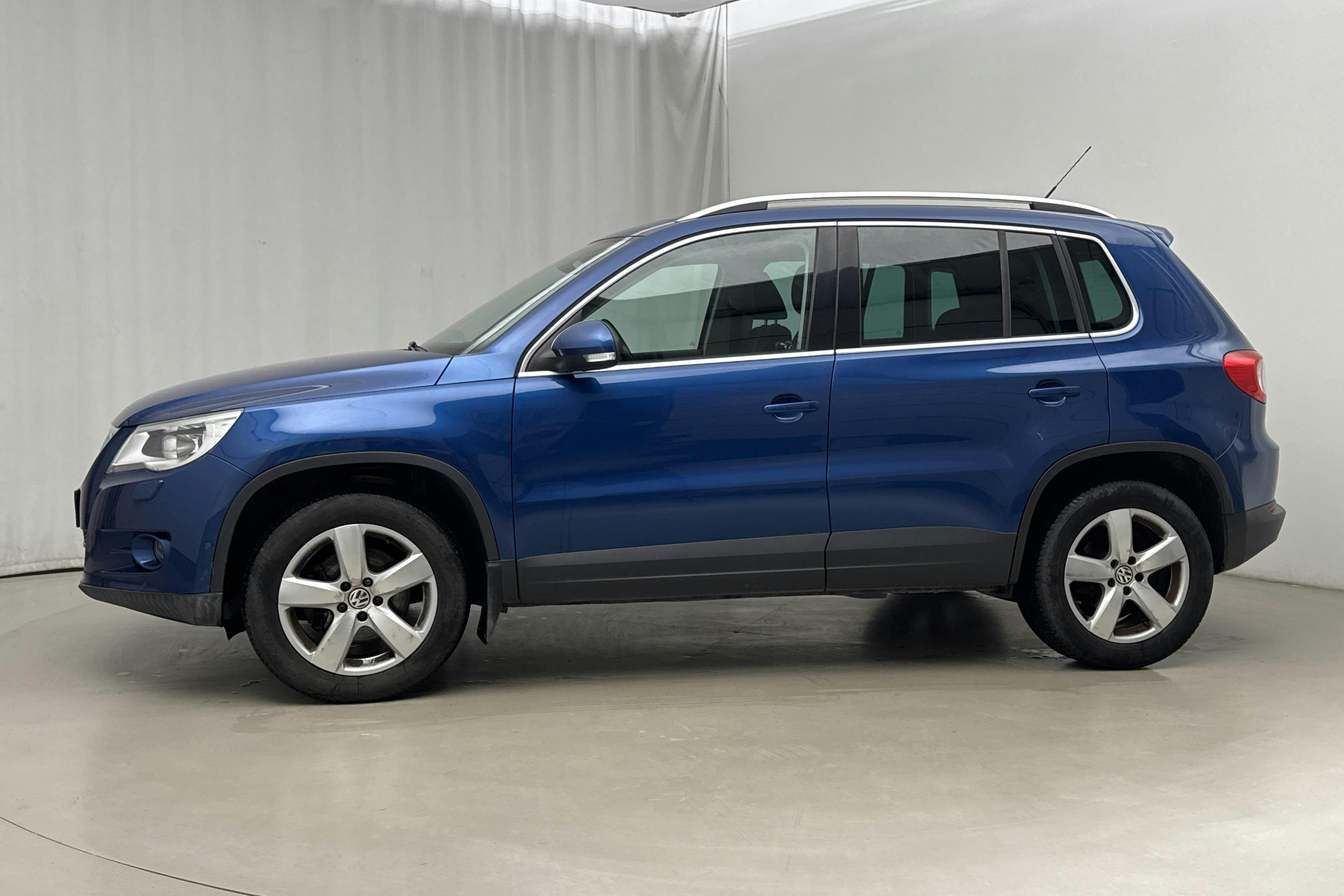 Presentationsfoto 2 av 16: VW Tiguan 2.0 TDI (140hk) - 25 929 mil - Automat - blå - 2010
