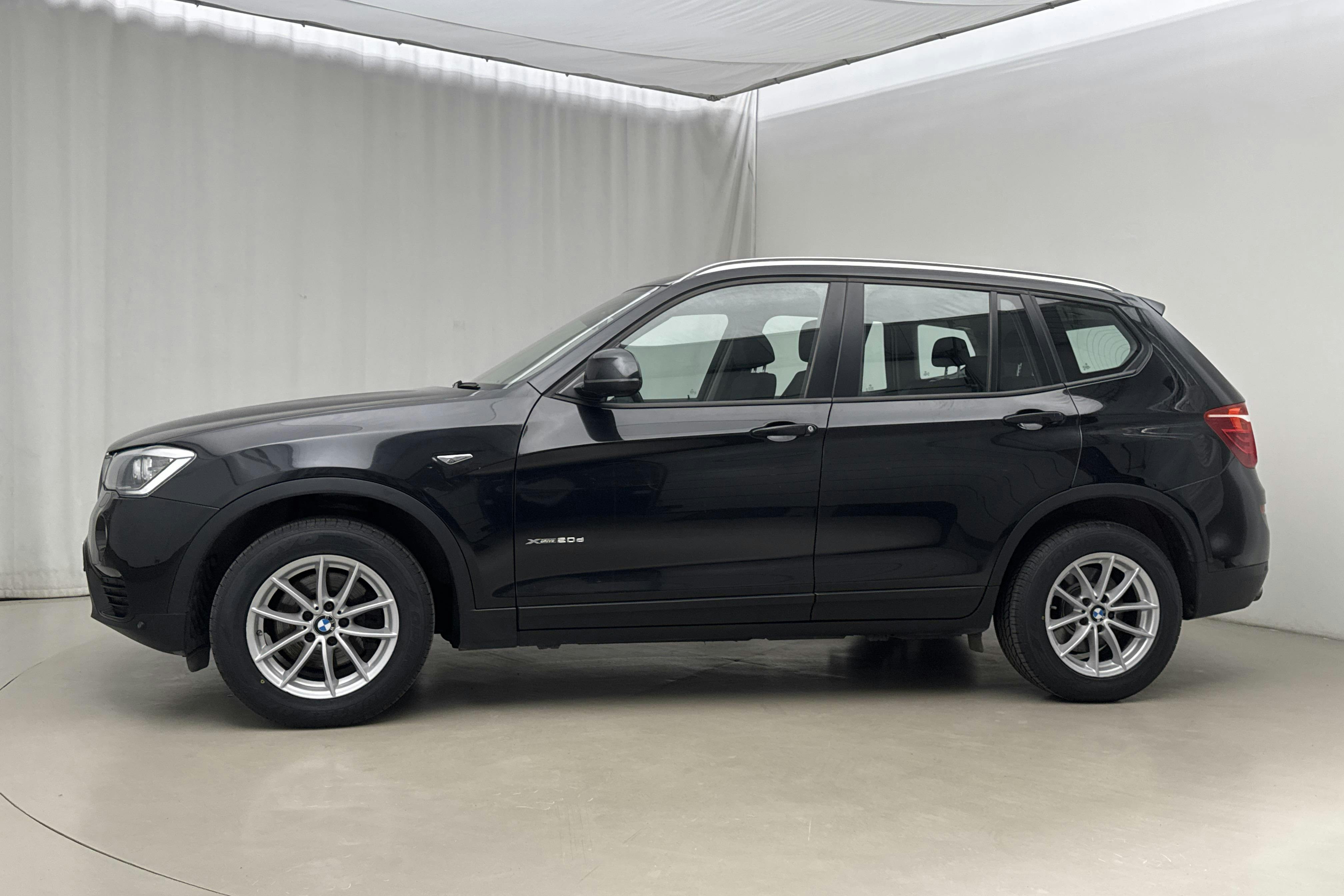 Presentationsfoto 2 av 18: BMW X3 xDrive20d, F25 (190hk) - 15 248 mil - Manuell - svart - 2015