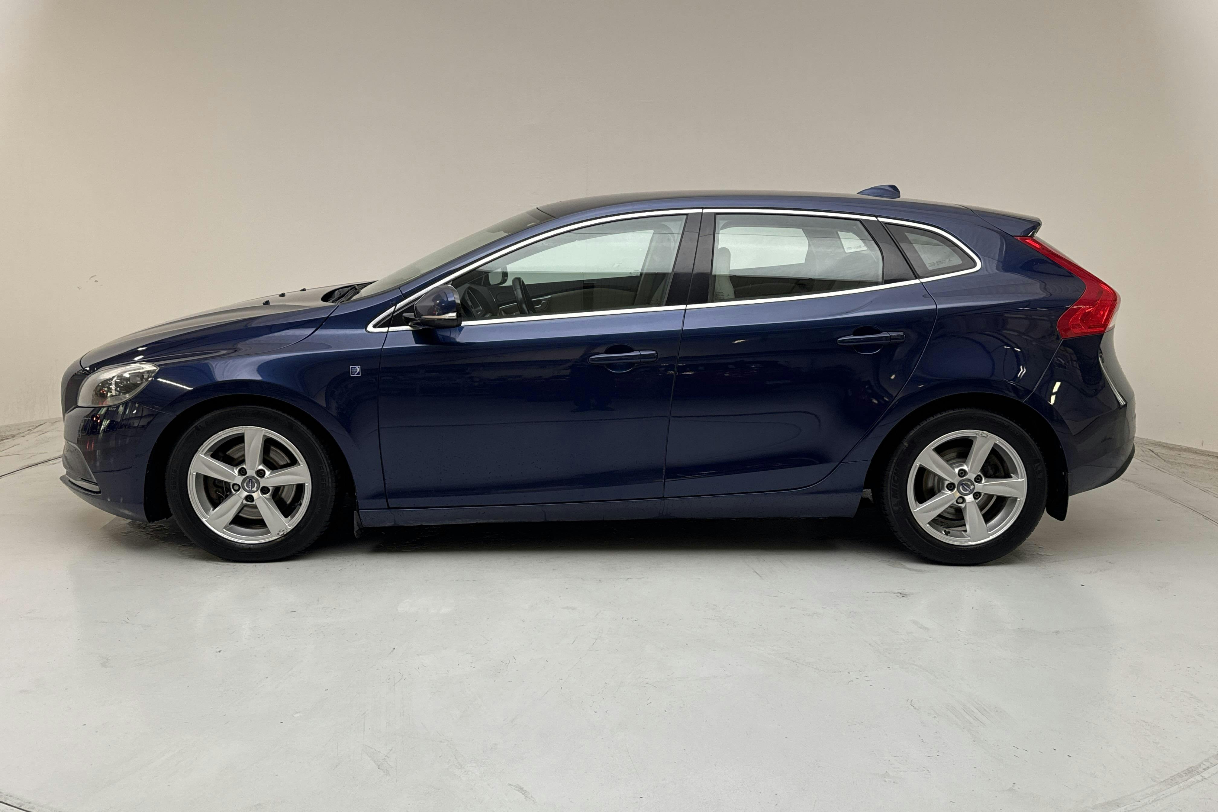 Presentation photo 2 of 14: Volvo V40 D2 (115hk) - 157 780 km - Automatic - blue - 2015