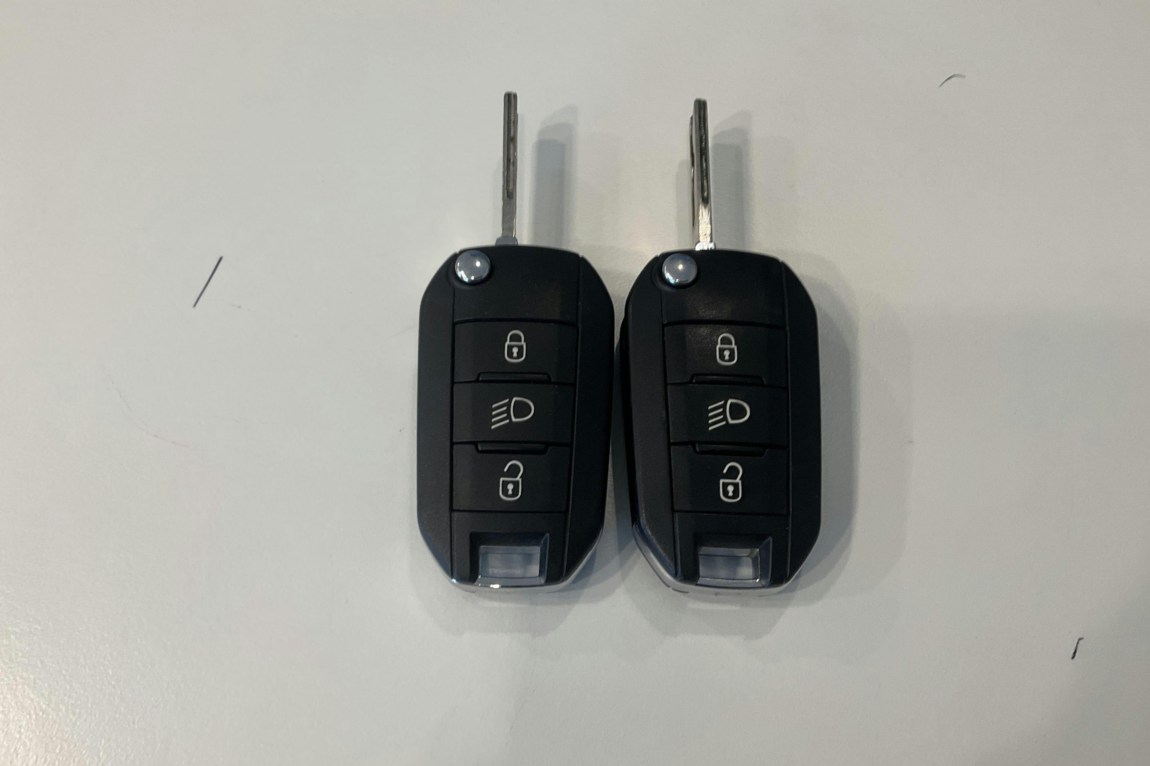 Presentationsfoto 17 av 17: Peugeot 208 1.6 GTi 3dr (200hk) - 4 499 mil - Manuell - Dark Green - 2013