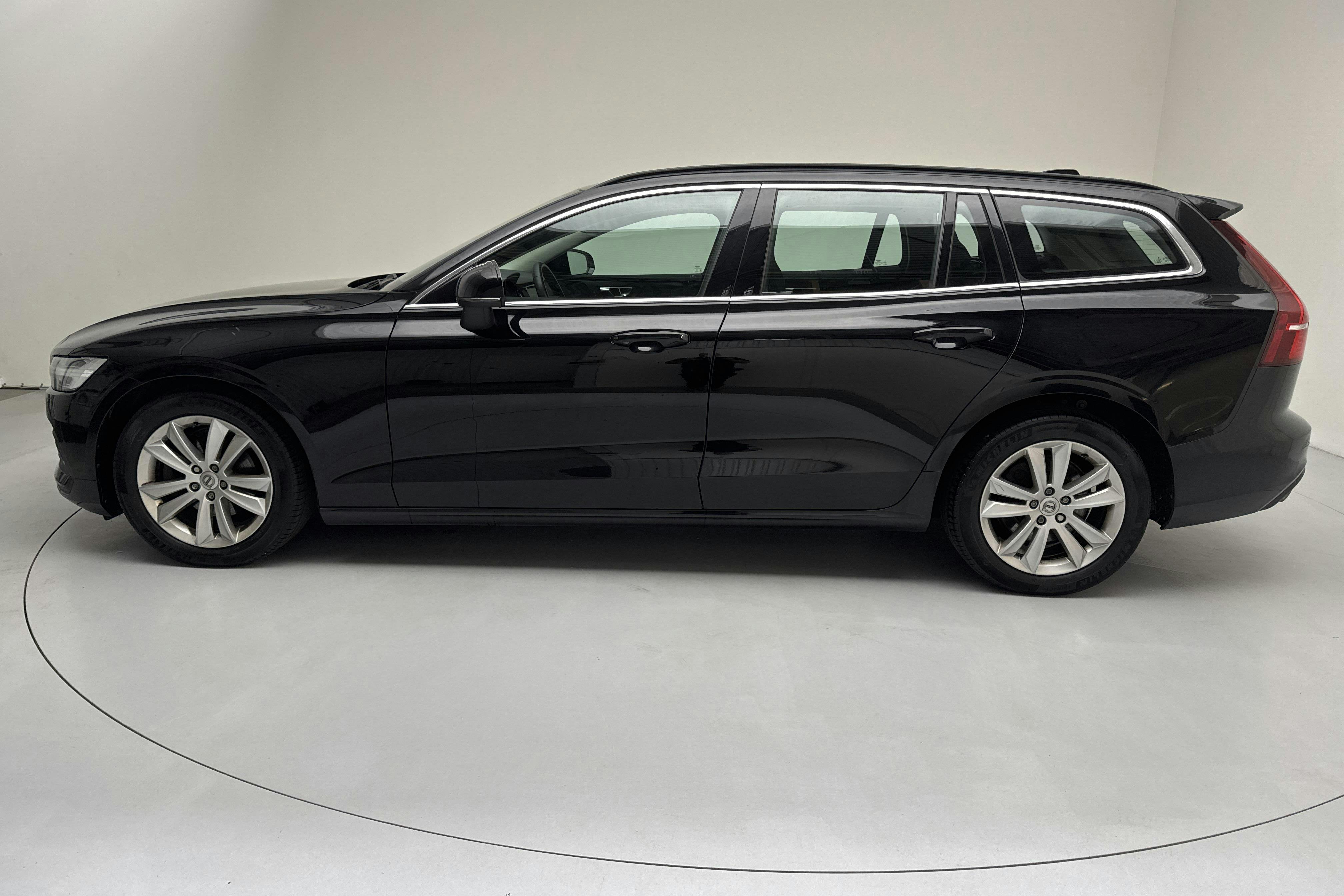 Presentation photo 2 of 14: Volvo V60 B4 Mildhybrid, Diesel (197hk) - 81 560 km - Automatic - black - 2022