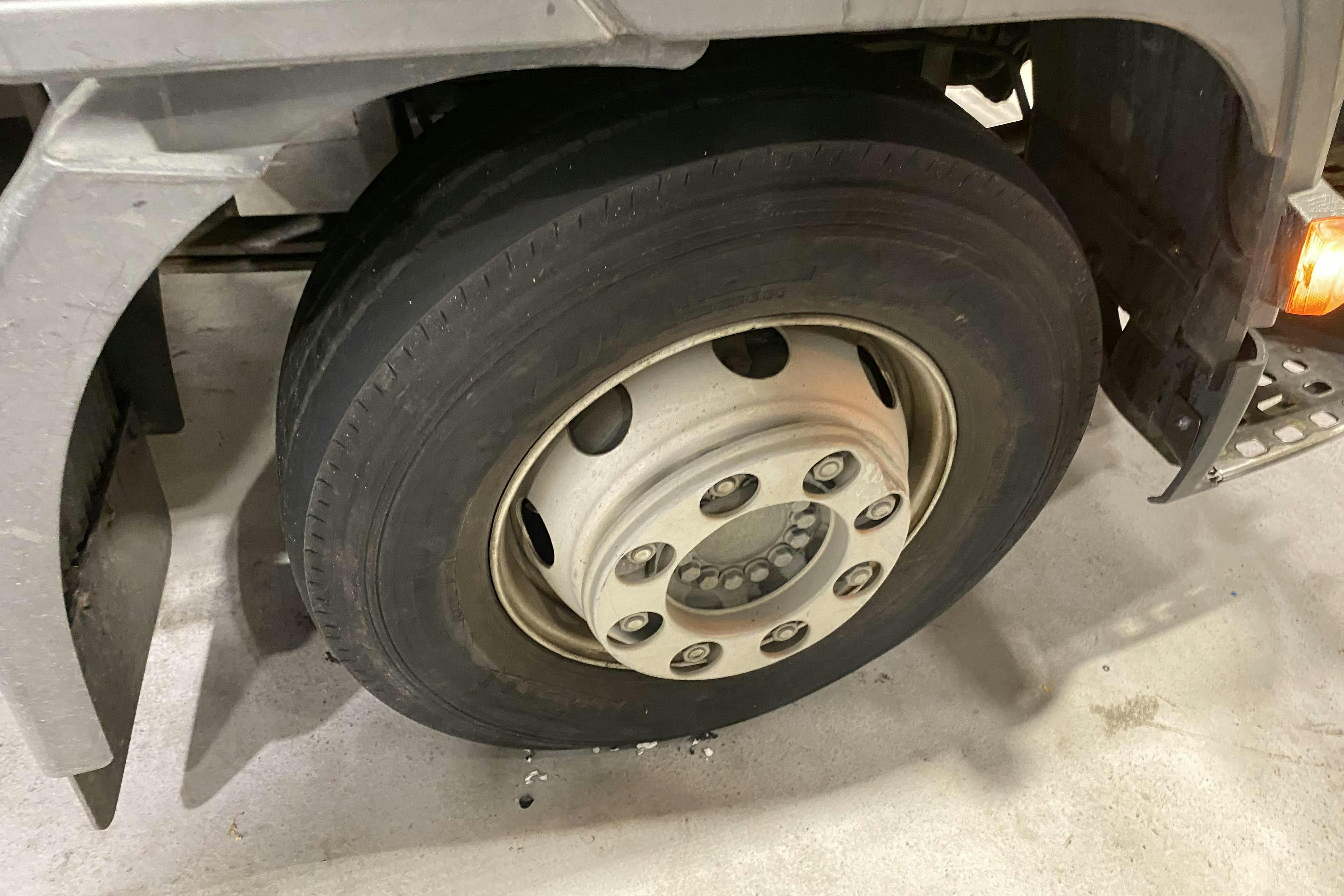 Presentation photo 41 of 41: Volvo FL612H - 74 176 km - Manual - yellow - 2004