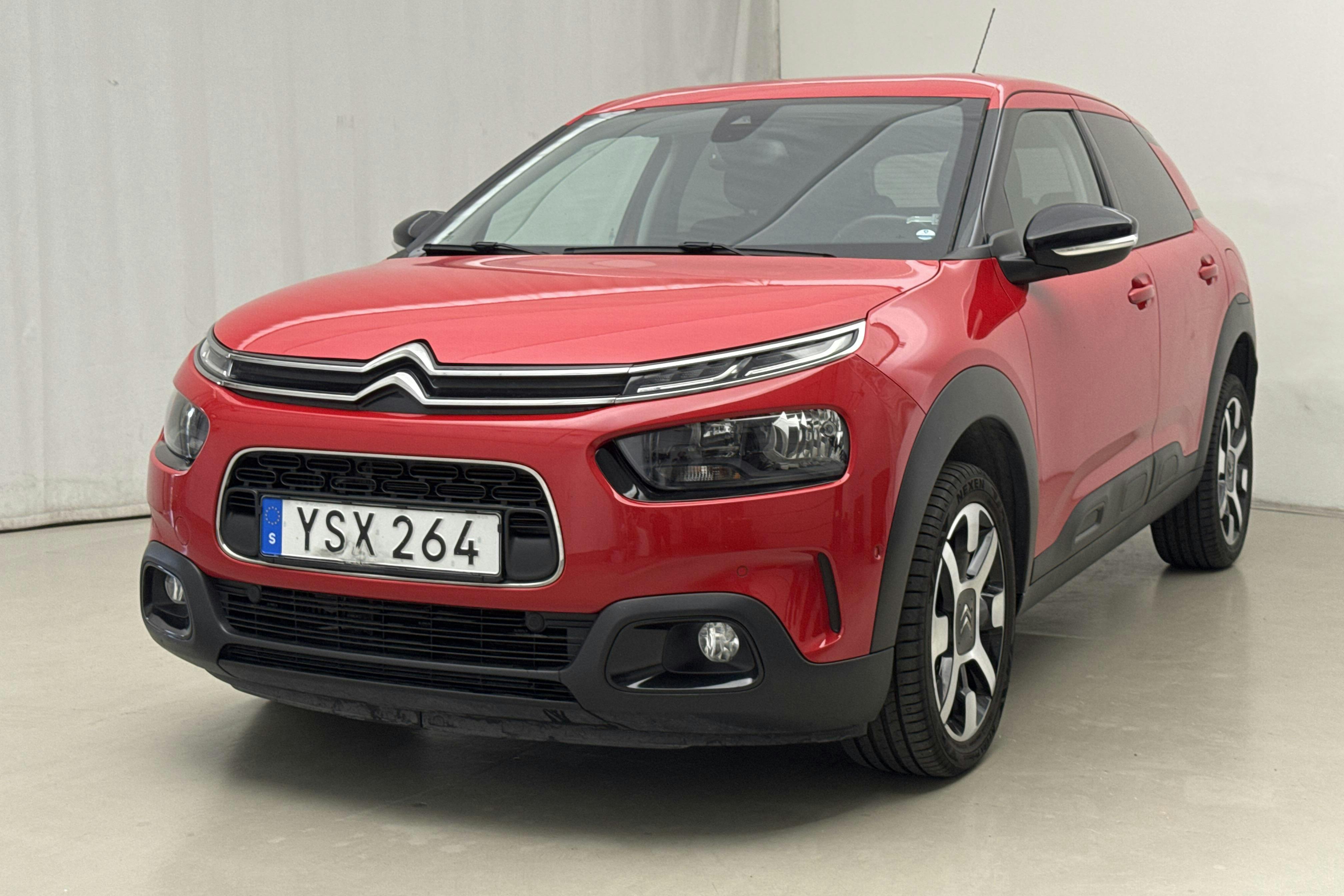 Presentation photo 1 of 18: Citroën C4 Cactus PureTech (110hk) - 99 740 km - Manual - red - 2019