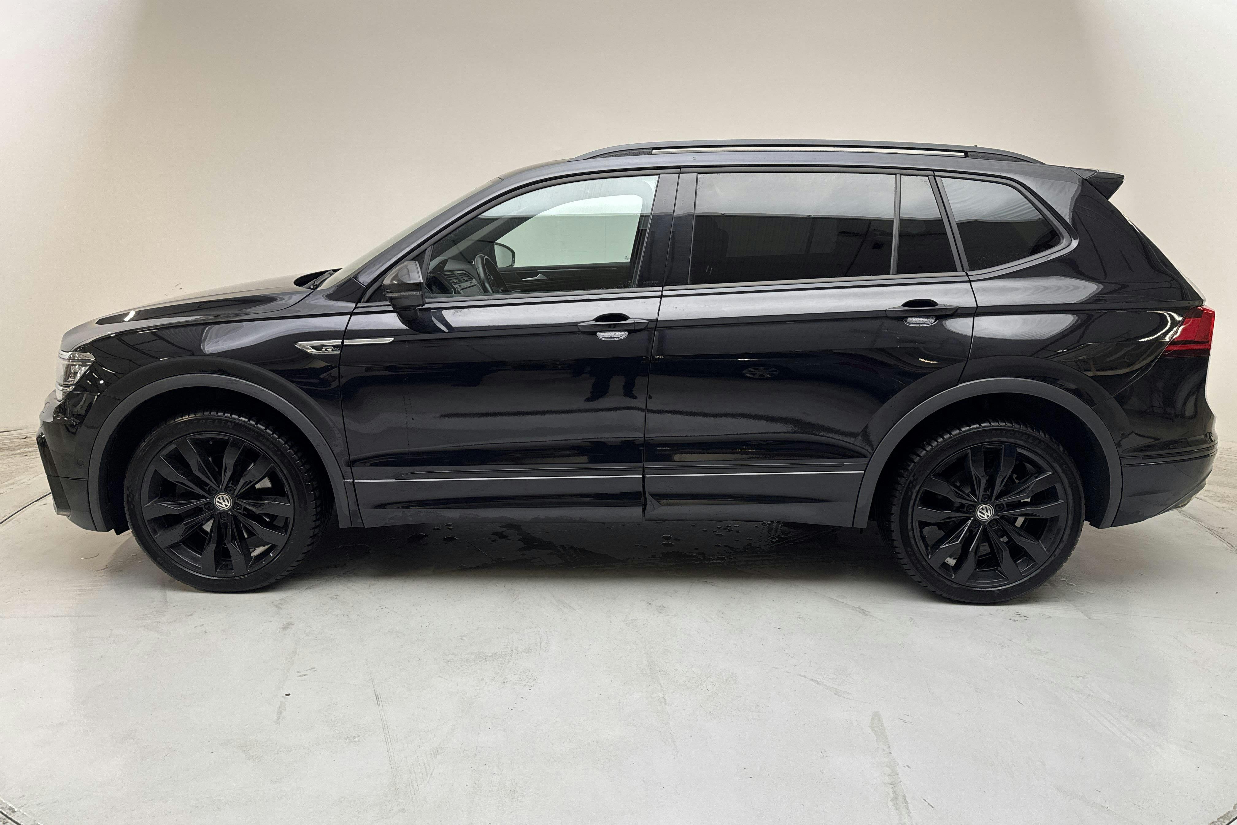 Presentation photo 2 of 16: VW Tiguan Allspace 2.0 TDI 4MOTION (200hk) - 136 870 km - Automatic - black - 2021