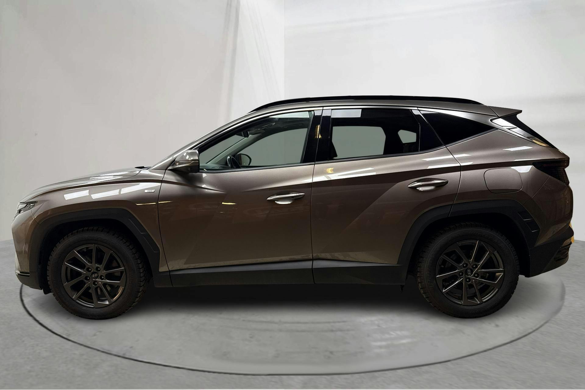 Presentationsfoto 2 av 16: Hyundai Tucson 1.6 T-GDi 4WD (180hk) - 10 303 mil - Automat - brun - 2021