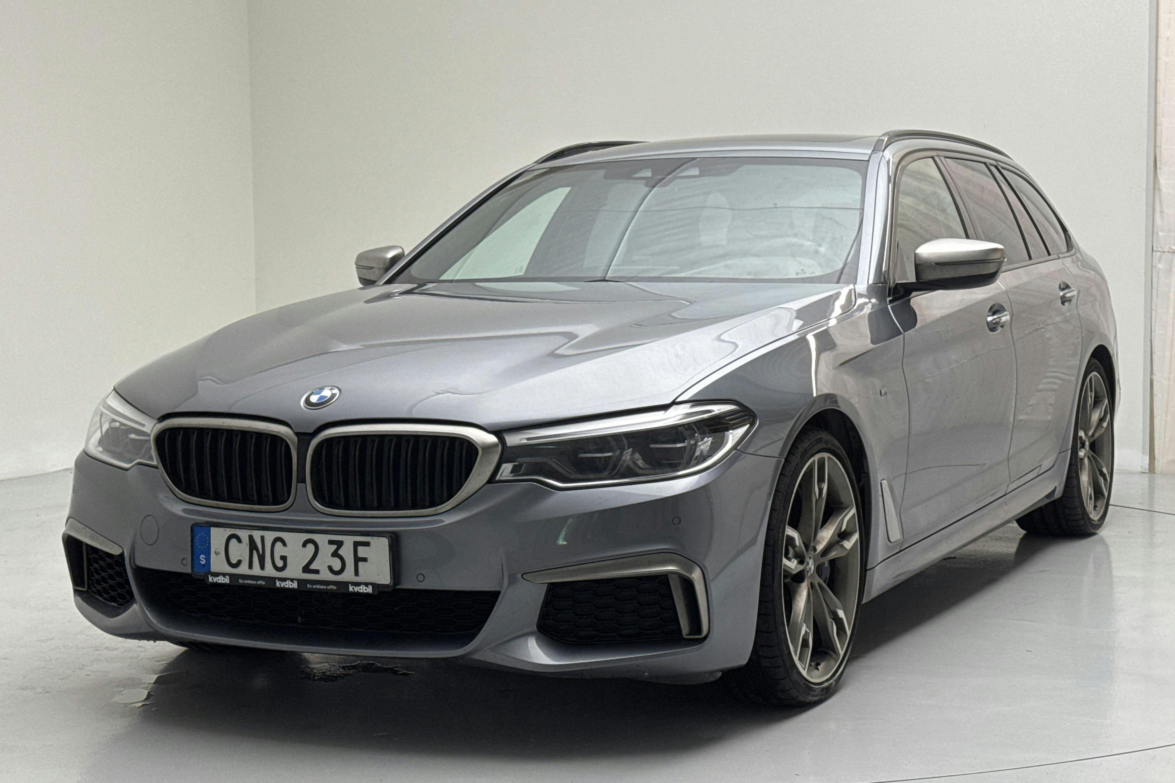 Presentation photo 1 of 14: BMW M550d xDrive Touring, G31 (400hk) - 202 600 km - Automatic - Dark Grey - 2018