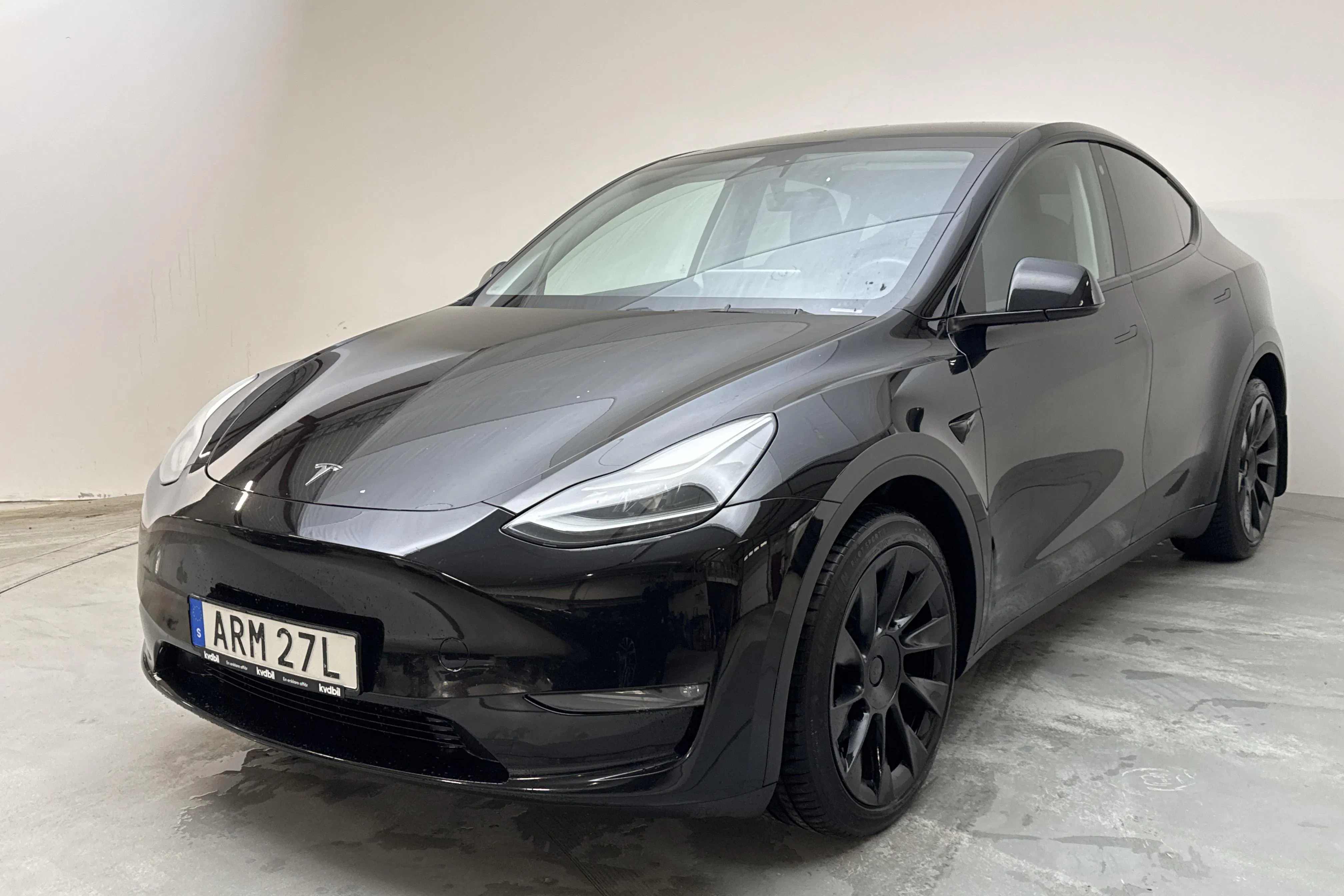 Presentationsfoto 1 av 19: Tesla Model Y Long Range Dual Motor AWD - 8 223 mil - Automat - svart - 2023