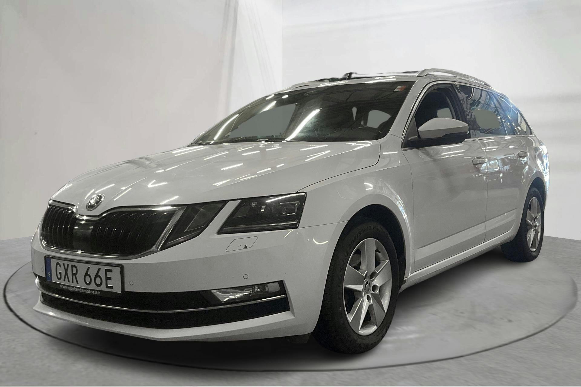 Presentationsfoto 1 av 16: Skoda Octavia III 1.5 TSI G-TEC Combi (130hk) - 25 980 mil - Automat - vit - 2020