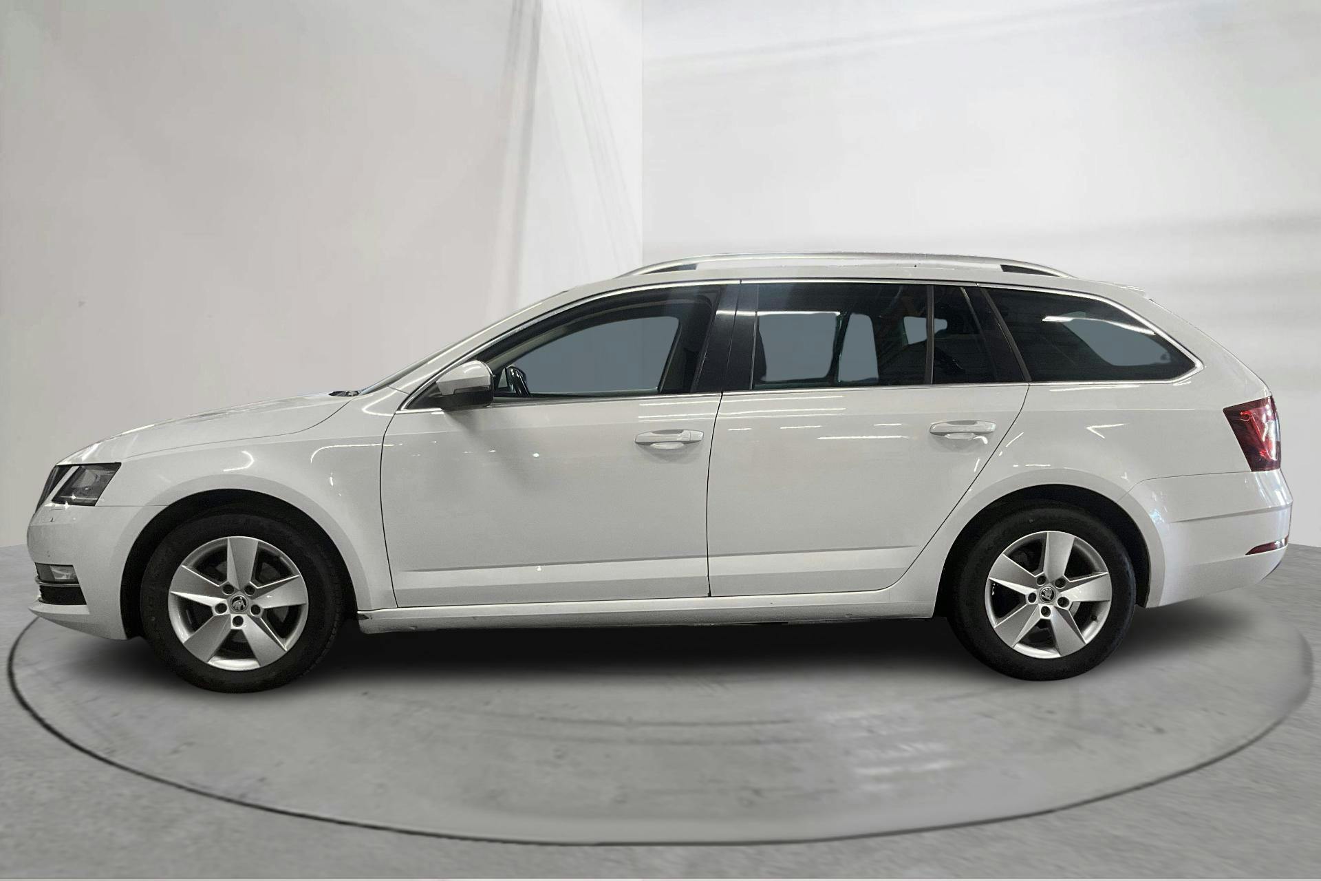 Presentationsfoto 2 av 16: Skoda Octavia III 1.5 TSI G-TEC Combi (130hk) - 25 980 mil - Automat - vit - 2020