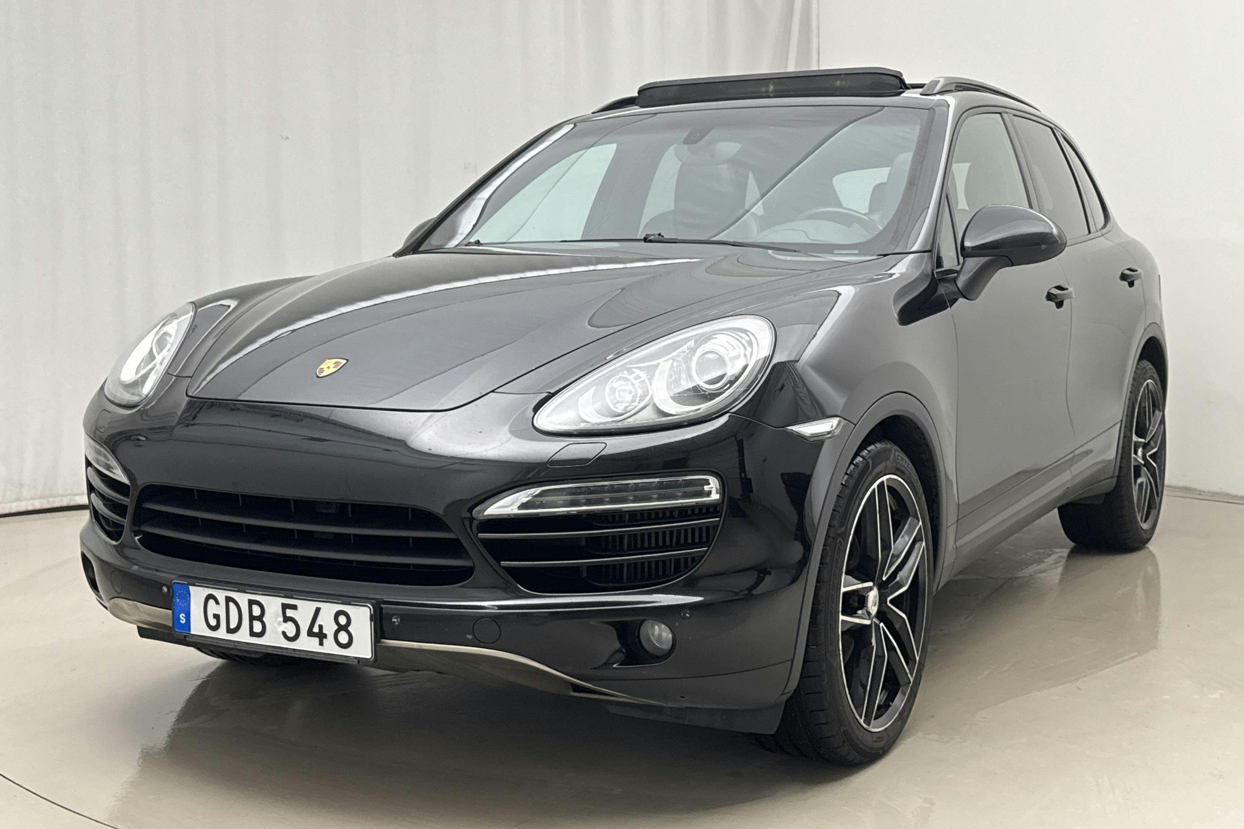 Presentation photo 1 of 21: Porsche Cayenne Diesel 3.0 (245hk) - 273 470 km - Automatic - black - 2012