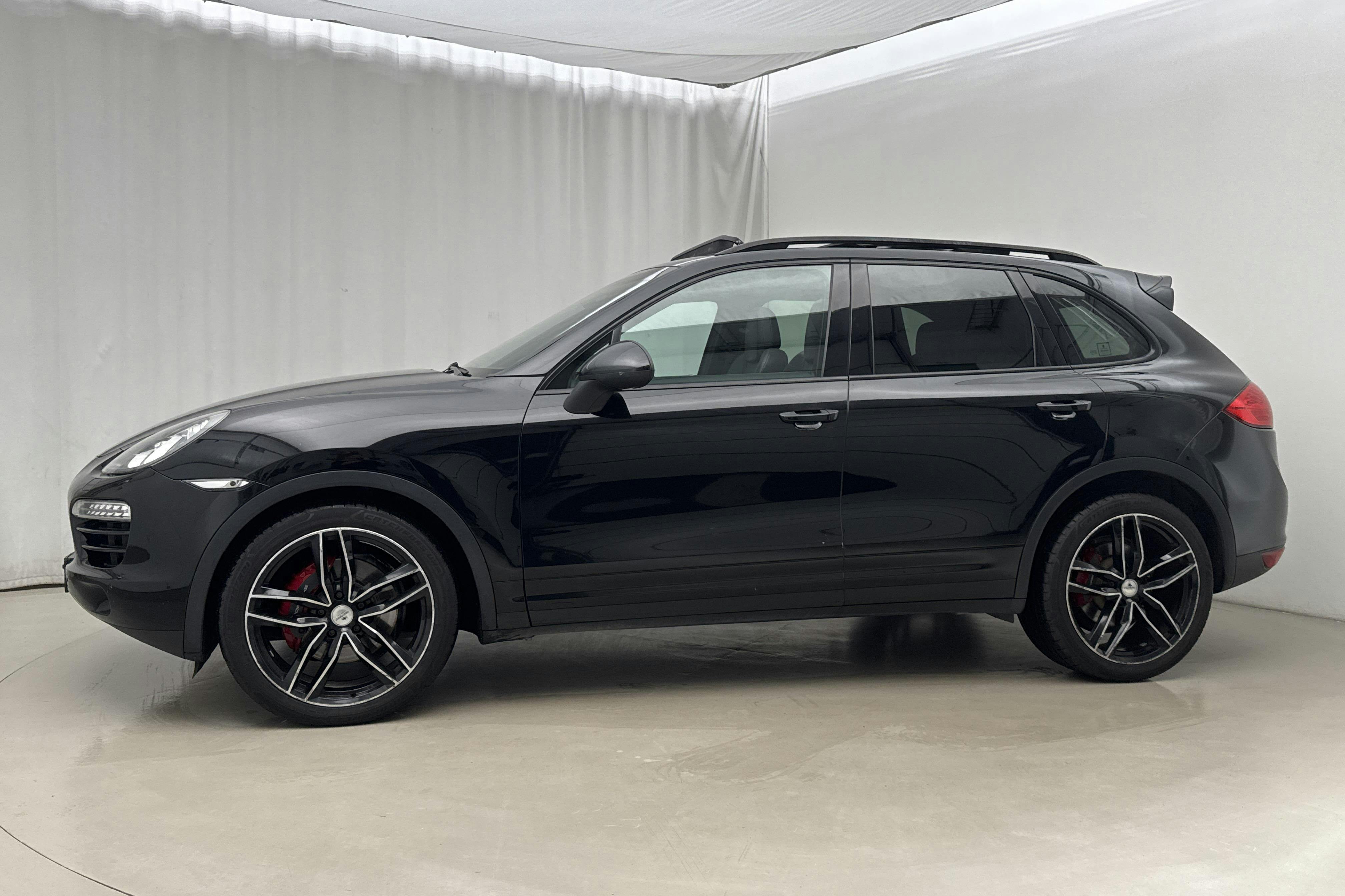 Presentation photo 2 of 21: Porsche Cayenne Diesel 3.0 (245hk) - 273 470 km - Automatic - black - 2012