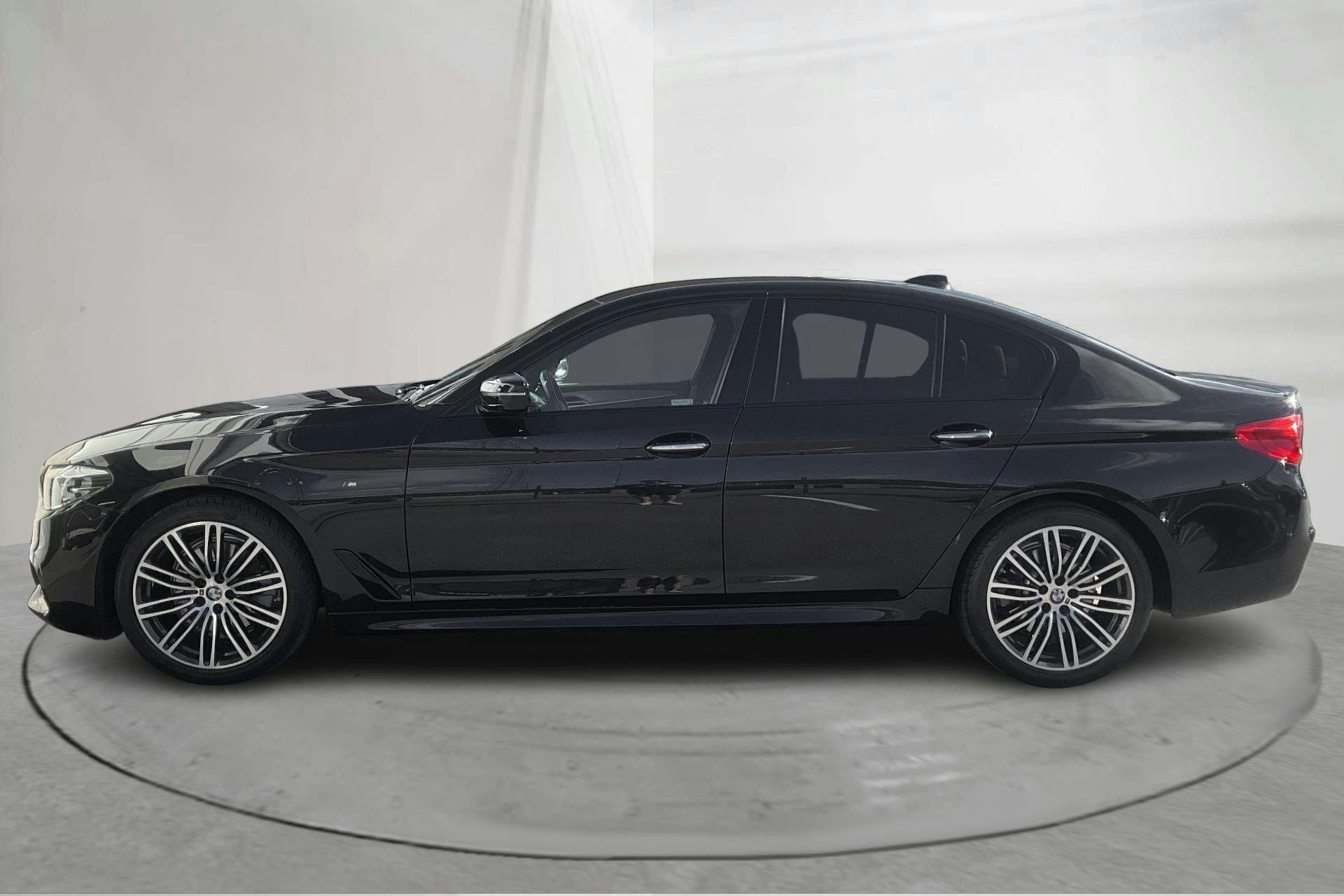 Presentation photo 2 of 14: BMW 520d xDrive Sedan, G30 (190hk) - 44 080 km - Automatic - black - 2018