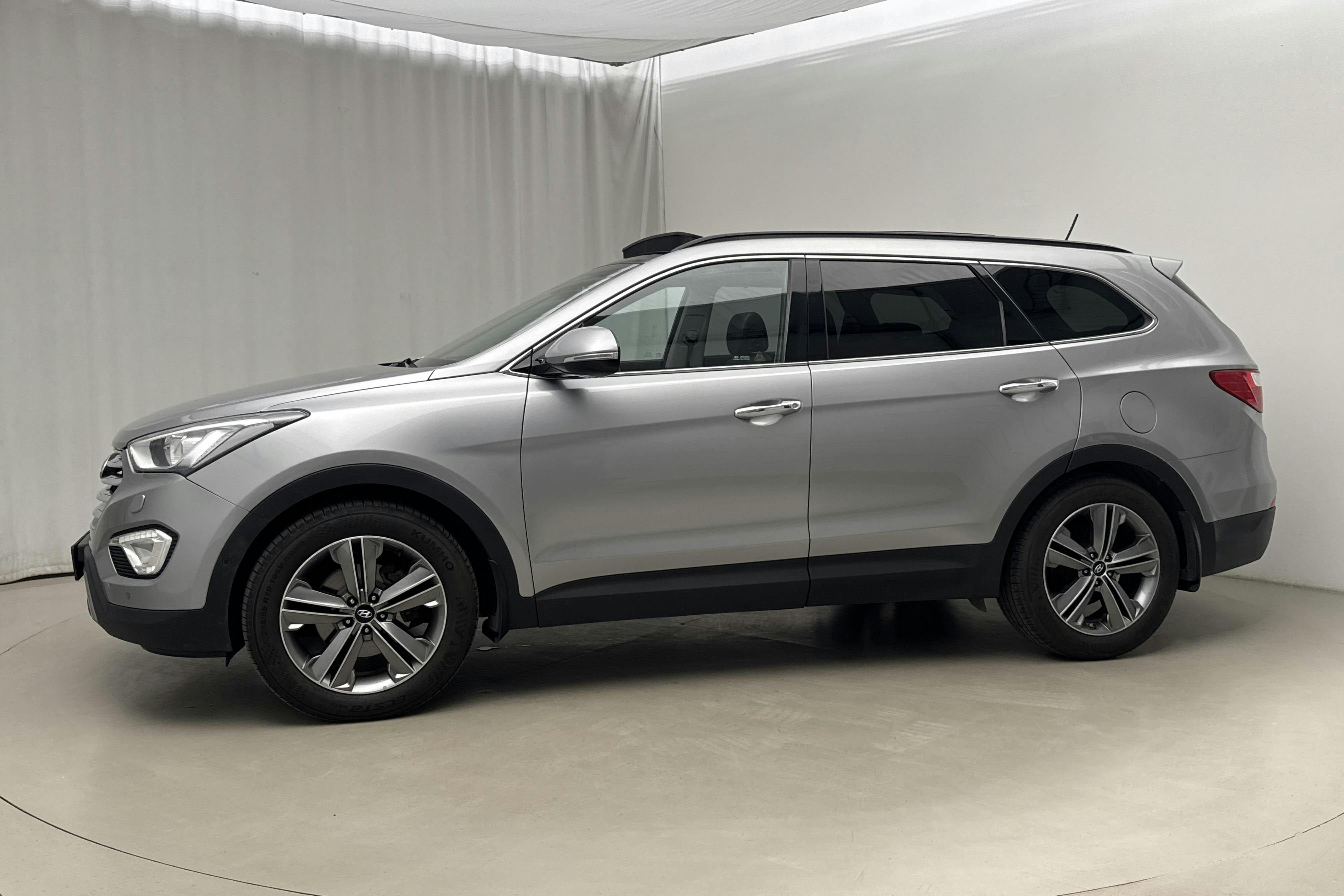 Presentation photo 2 of 25: Hyundai Grand Santa Fé 2.2 CRDi-R 4WD (197hk) - 134 920 km - Automatic - silver - 2014