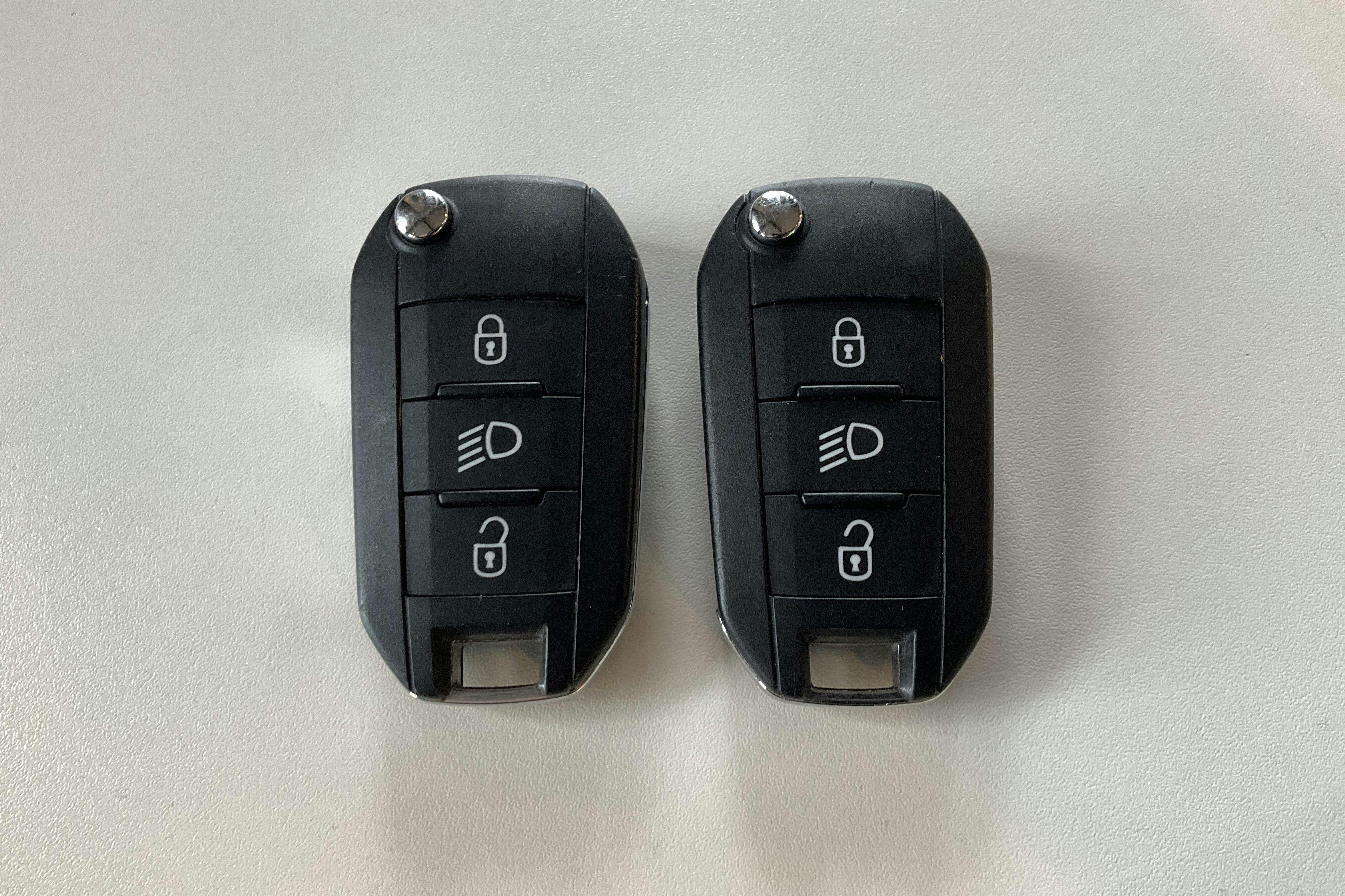 Presentation photo 15 of 15: Peugeot 3008 1.2 PureTech (130hk) - 147 380 km - Manual - 2019