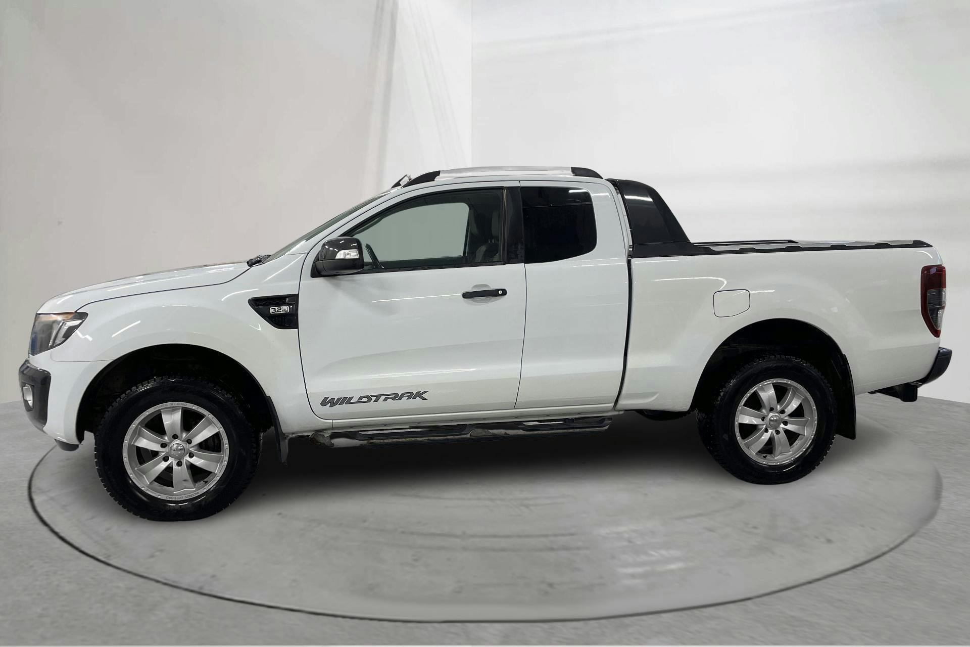 Presentationsfoto 2 av 15: Ford Ranger 3.2 TDCi 4WD (200hk) - 8 778 mil - Automat - vit - 2013