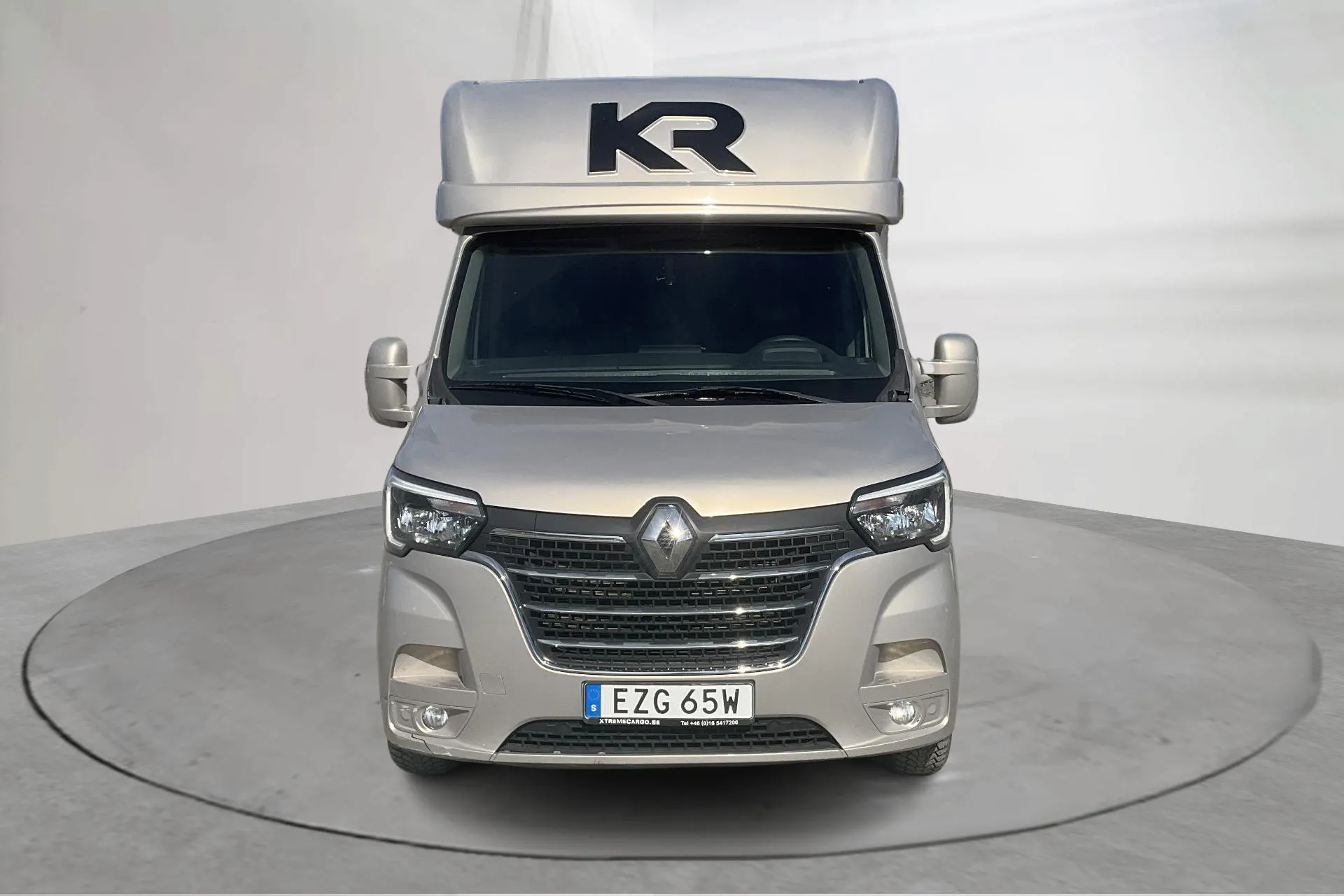 Presentationsfoto 2 av 12: Renault Master 2.3 dCi KRISMAR HORSE TRUCKS Hästtransport - 9 601 mil - Manuell - grå - 2020