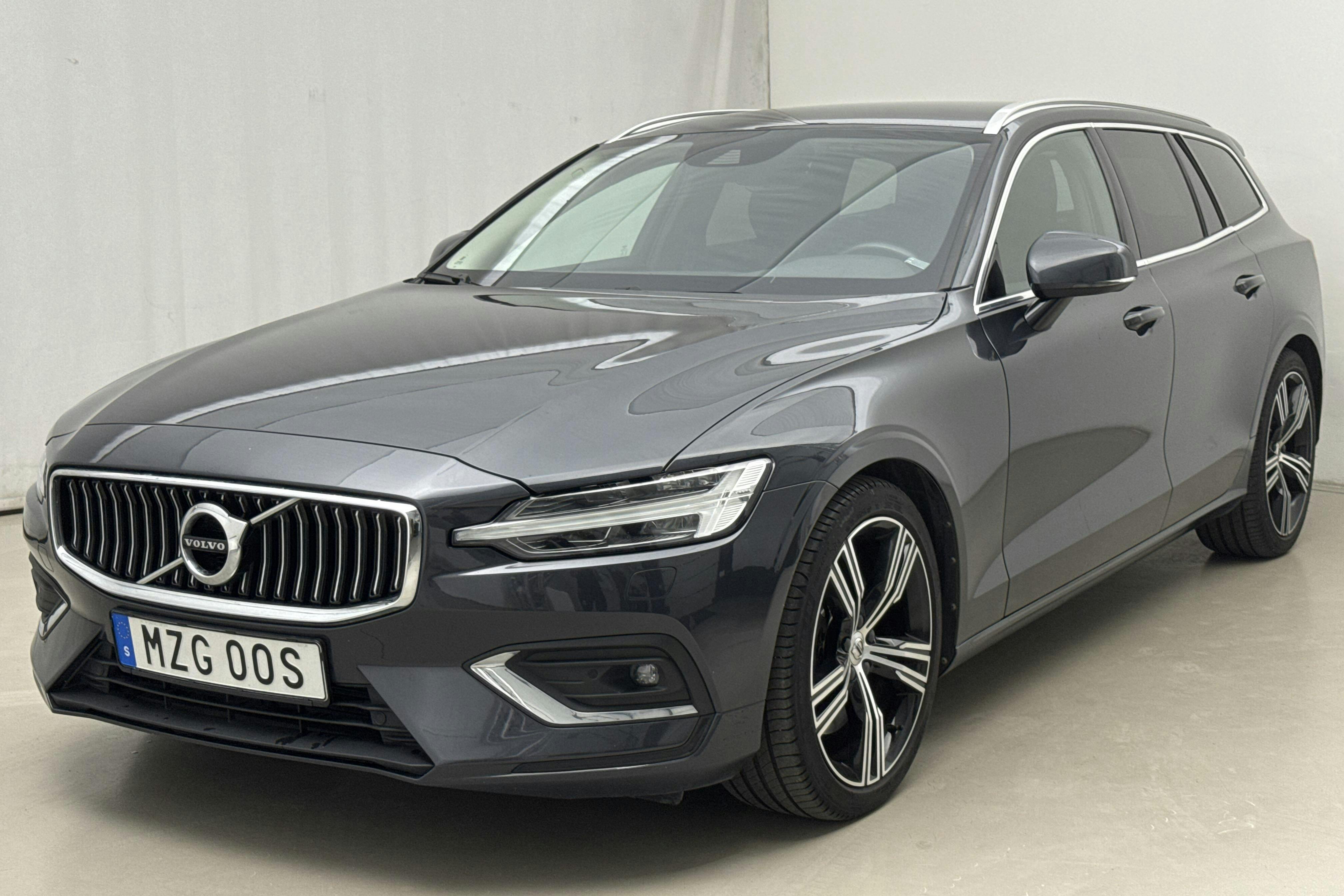 Presentation photo 1 of 21: Volvo V60 T5 AWD (250hk) - 84 370 km - Automatic - gray - 2020