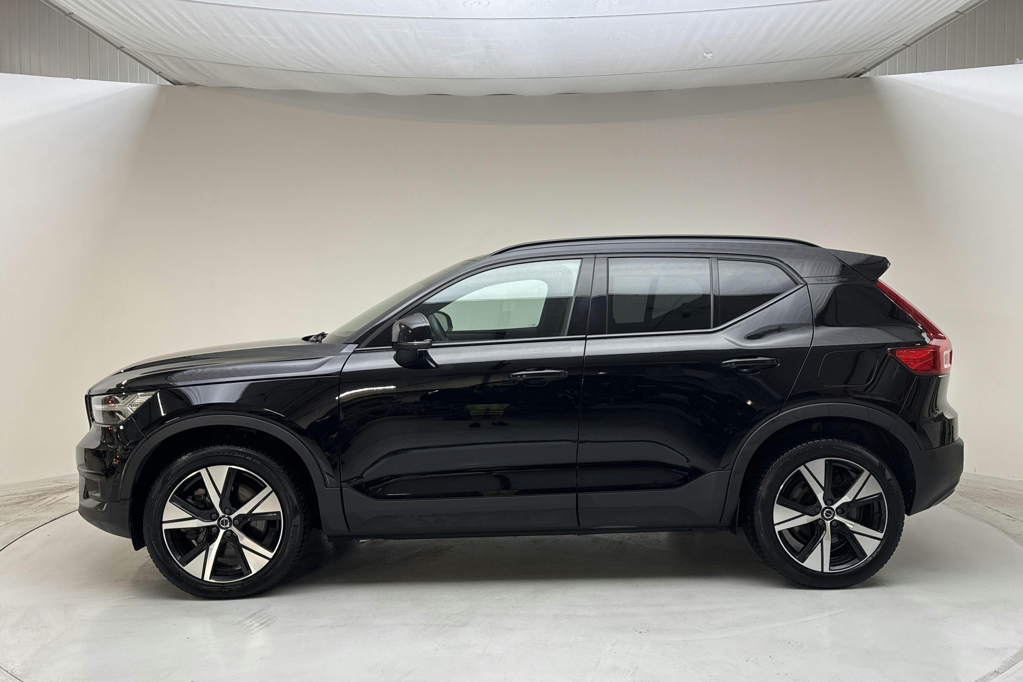 Presentation photo 2 of 20: Volvo XC40 P6 Recharge (231hk) - 98 320 km - Automatic - black - 2022