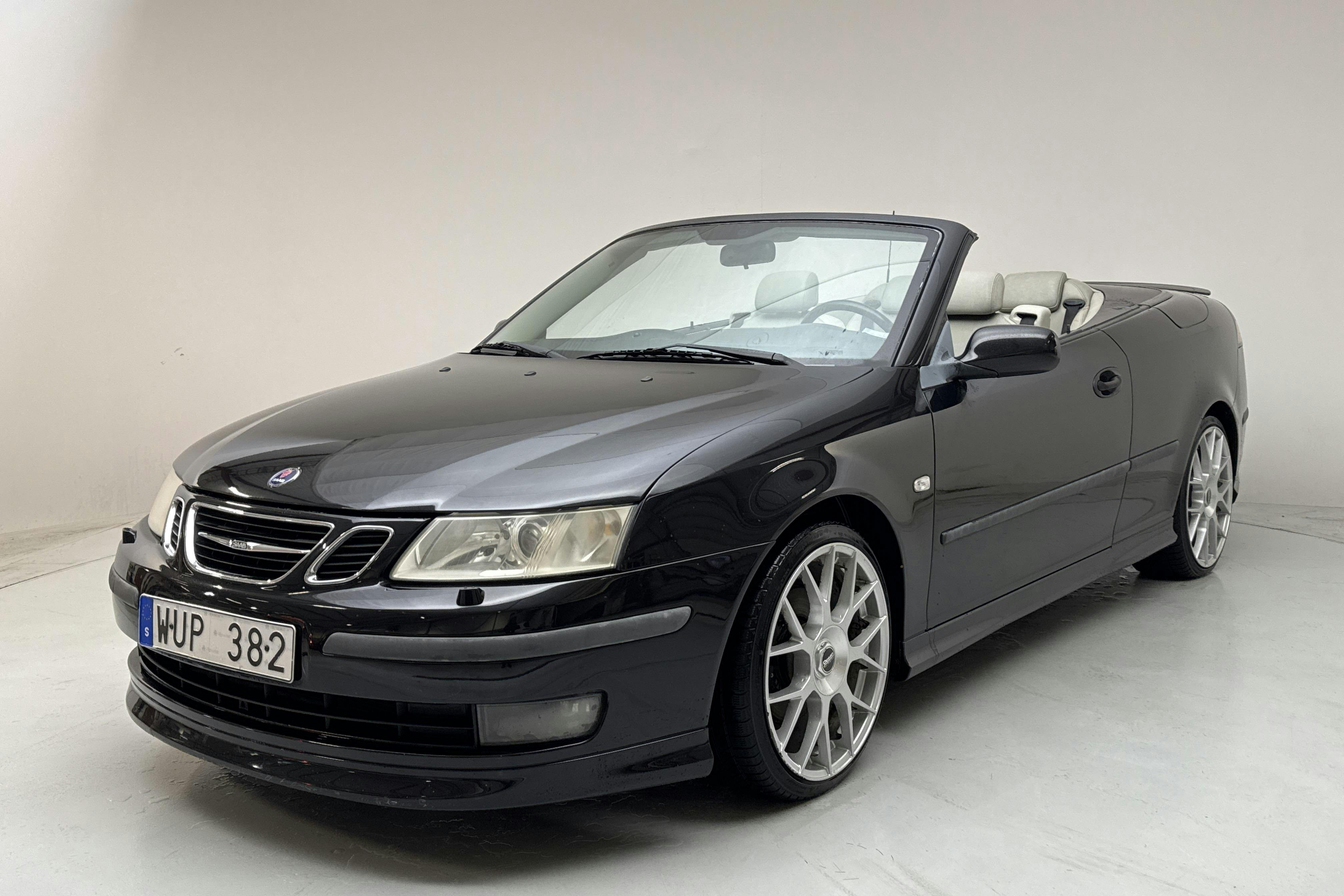 Presentation photo 1 of 17: Saab 9-3 2.0T Cabriolet (210hk) - 248 640 km - Manual - black - 2005